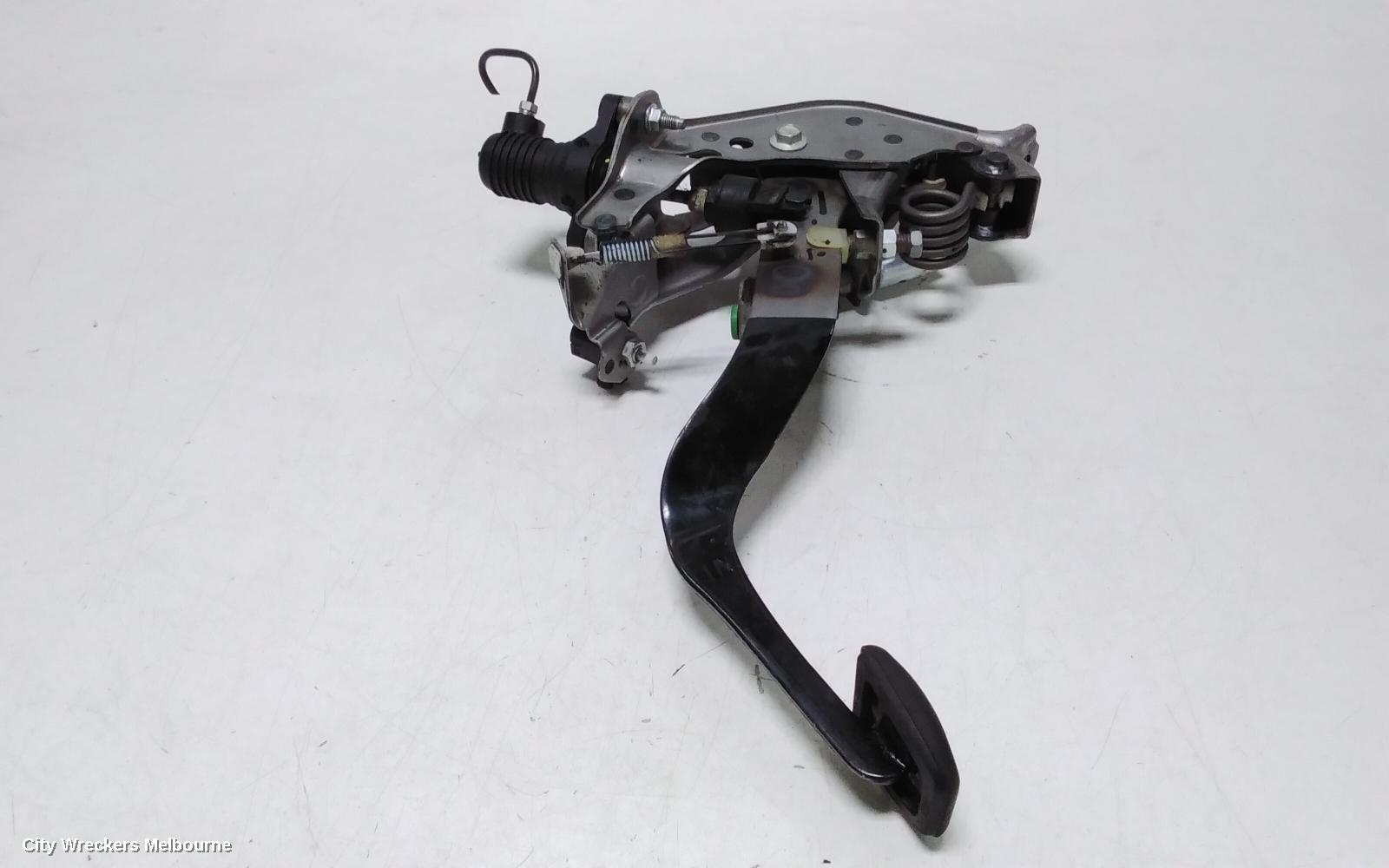 TOYOTA HIACE PEDAL ASSEMBLY, BRAKE PEDAL, TRH/KDH, 01/2015 - 04/2019