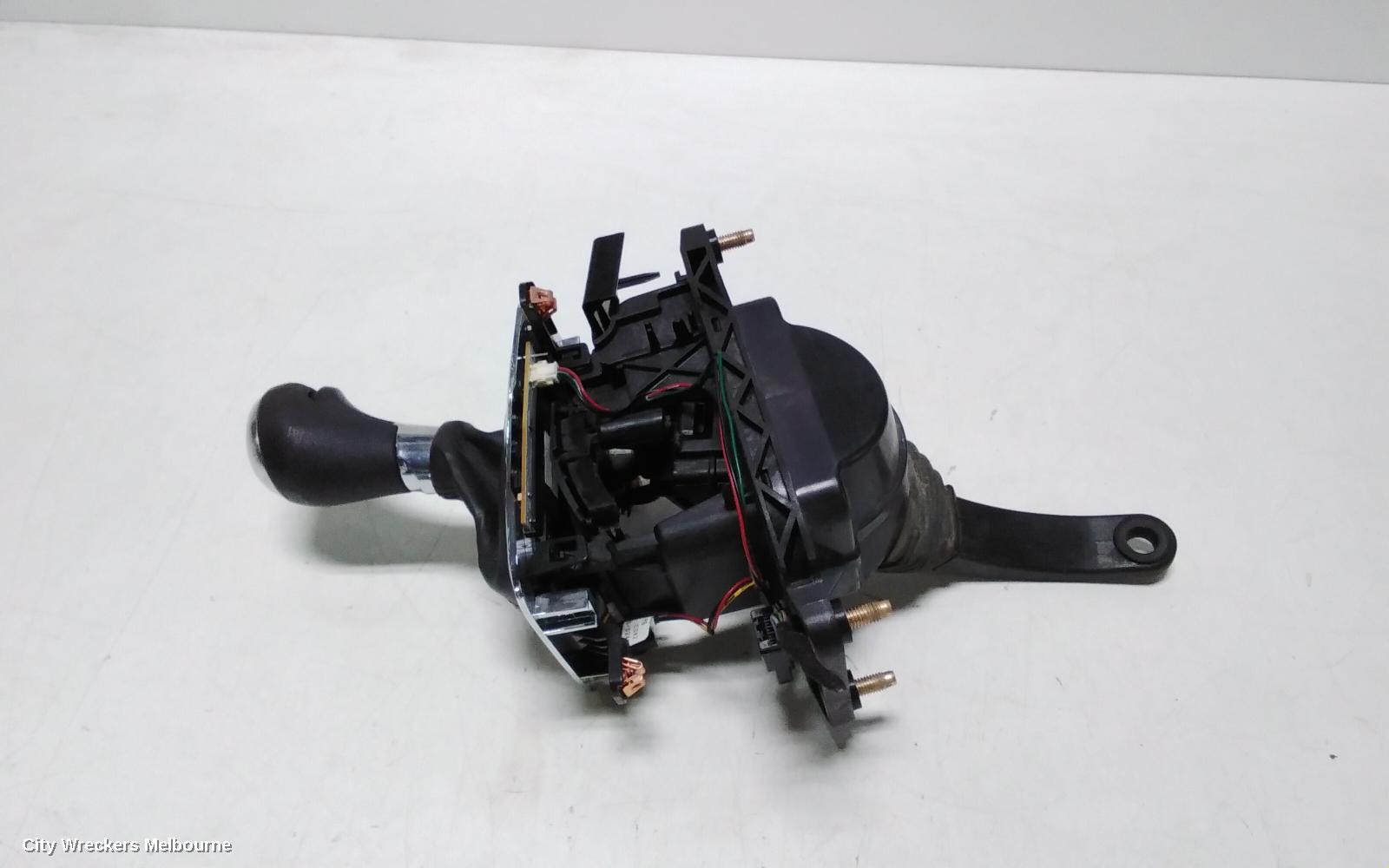 HOLDEN COMMODORE GEAR STICK/SHIFTER, 3.6/6.0/6.2, PETROL, AUTO T/M, VF, 05/2013 - 12/2017