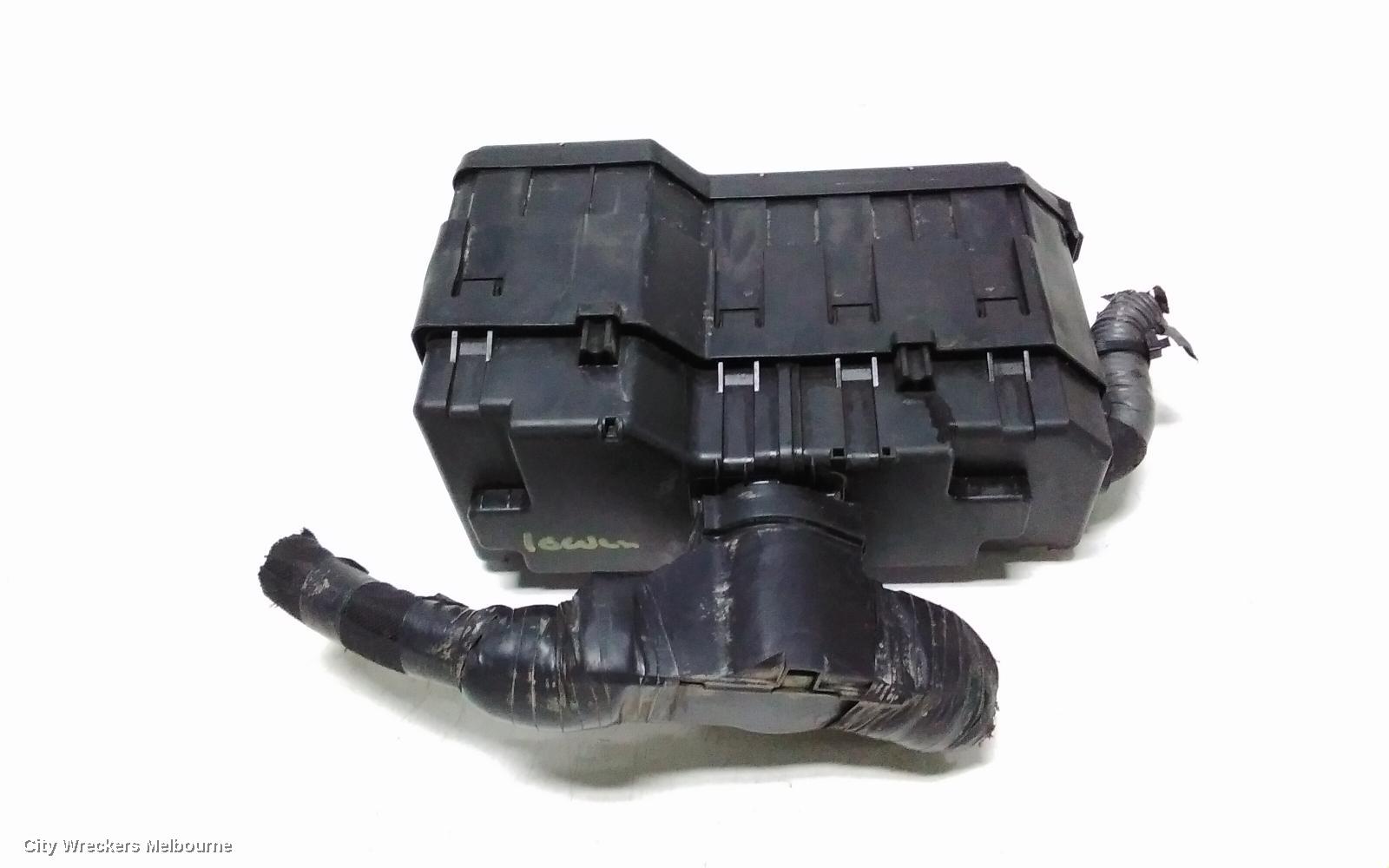 TOYOTA HIACE FUSE BOX, ENGINE BAY, DIESEL, KDH, 09/2006 - 04/2019