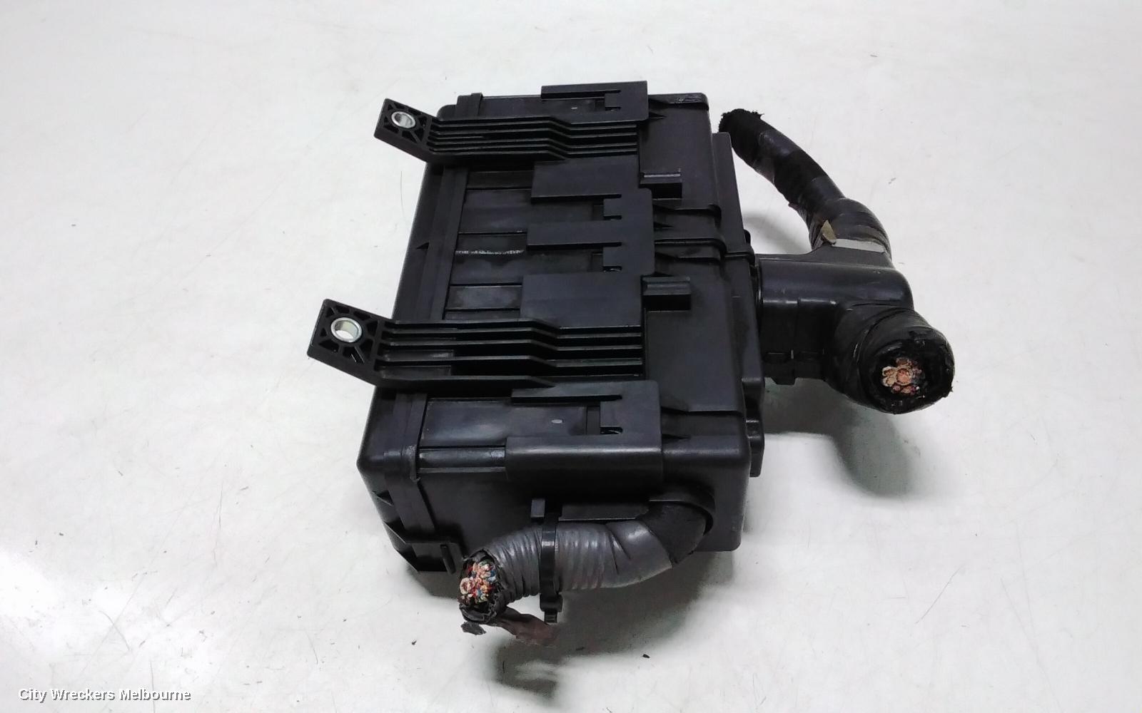 TOYOTA HIACE FUSE BOX, ENGINE BAY, DIESEL, KDH, 09/2006 - 04/2019