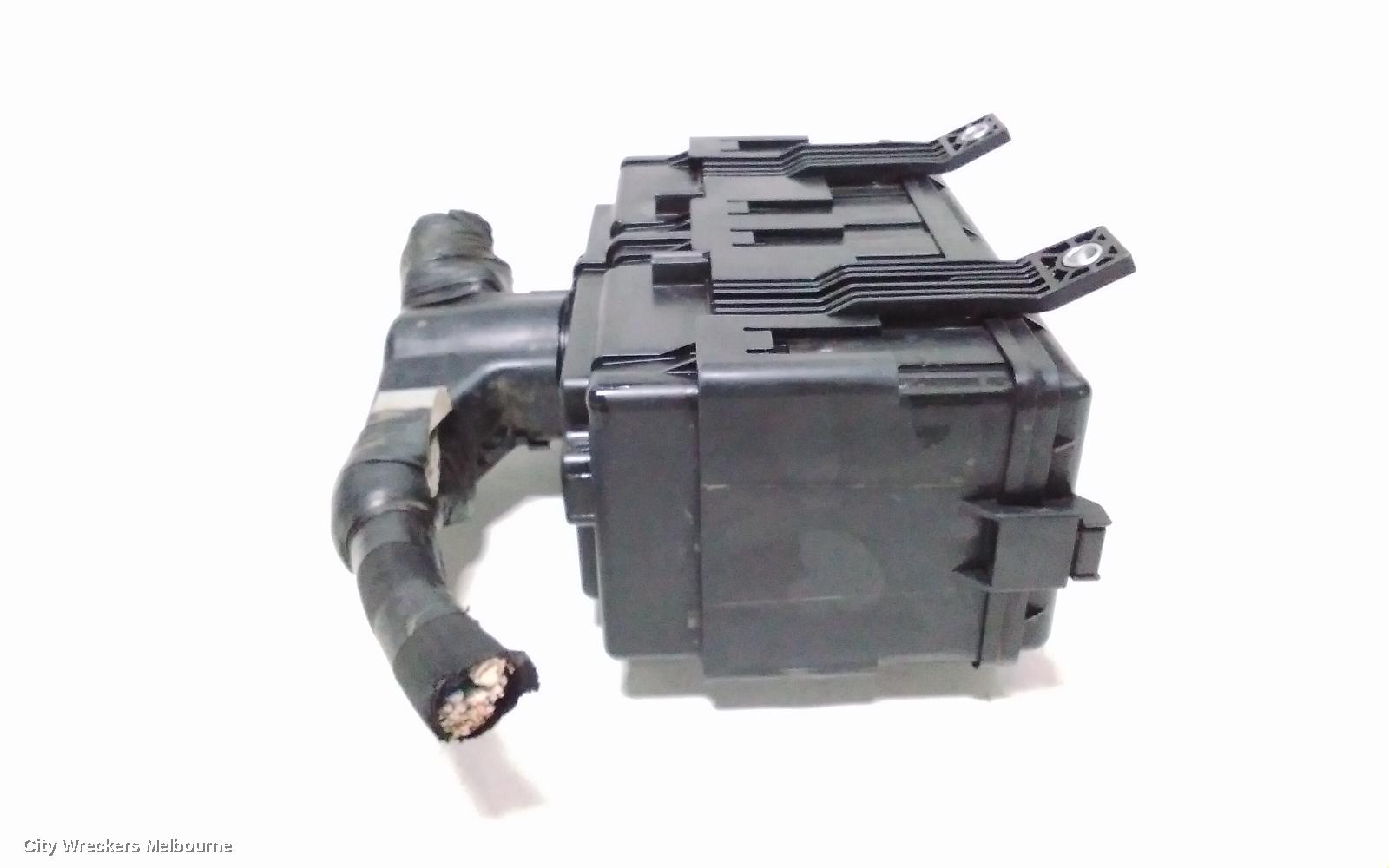 TOYOTA HIACE FUSE BOX, ENGINE BAY, DIESEL, KDH, 09/2006 - 04/2019