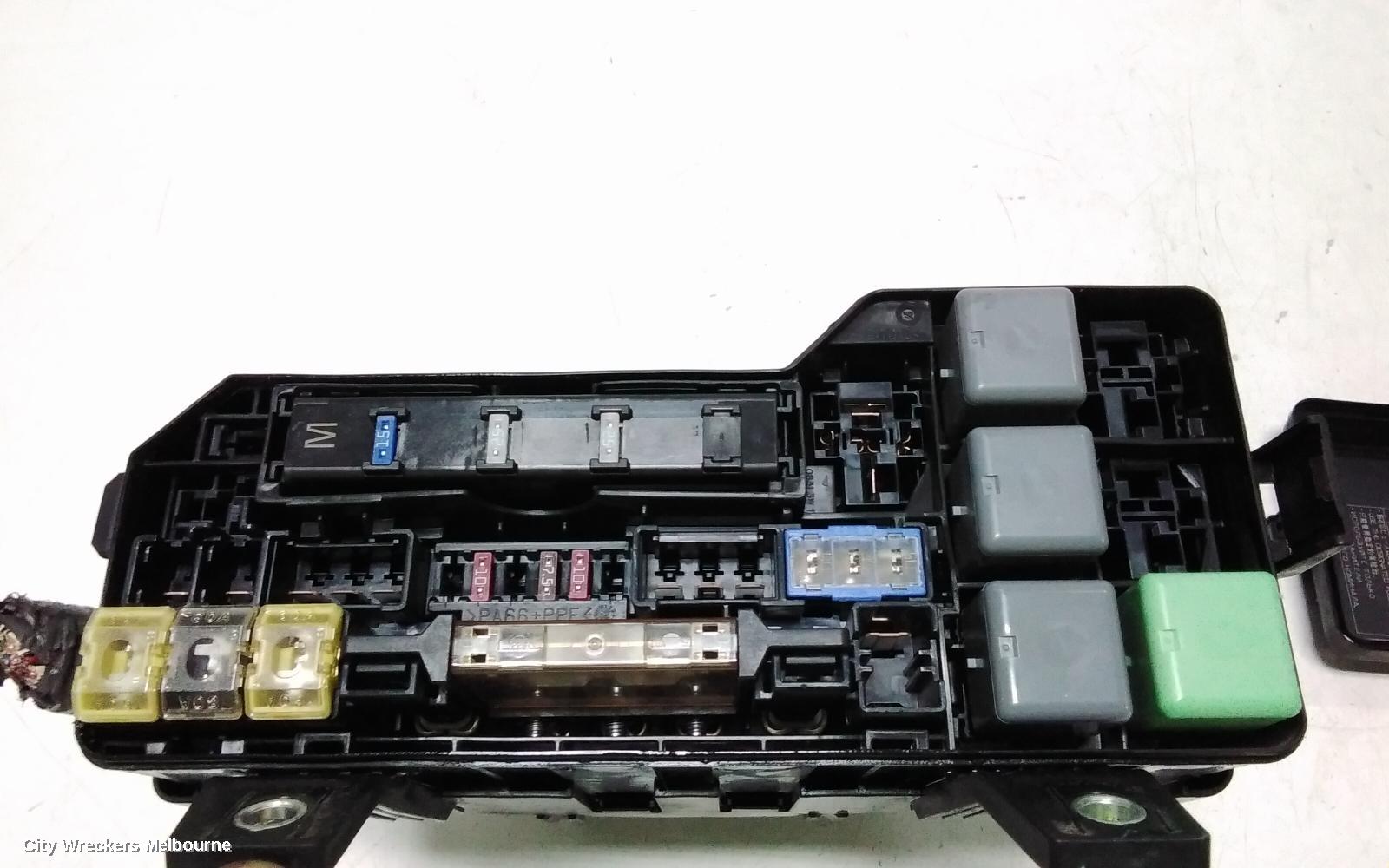 TOYOTA HIACE FUSE BOX, ENGINE BAY, DIESEL, KDH, 09/2006 - 04/2019