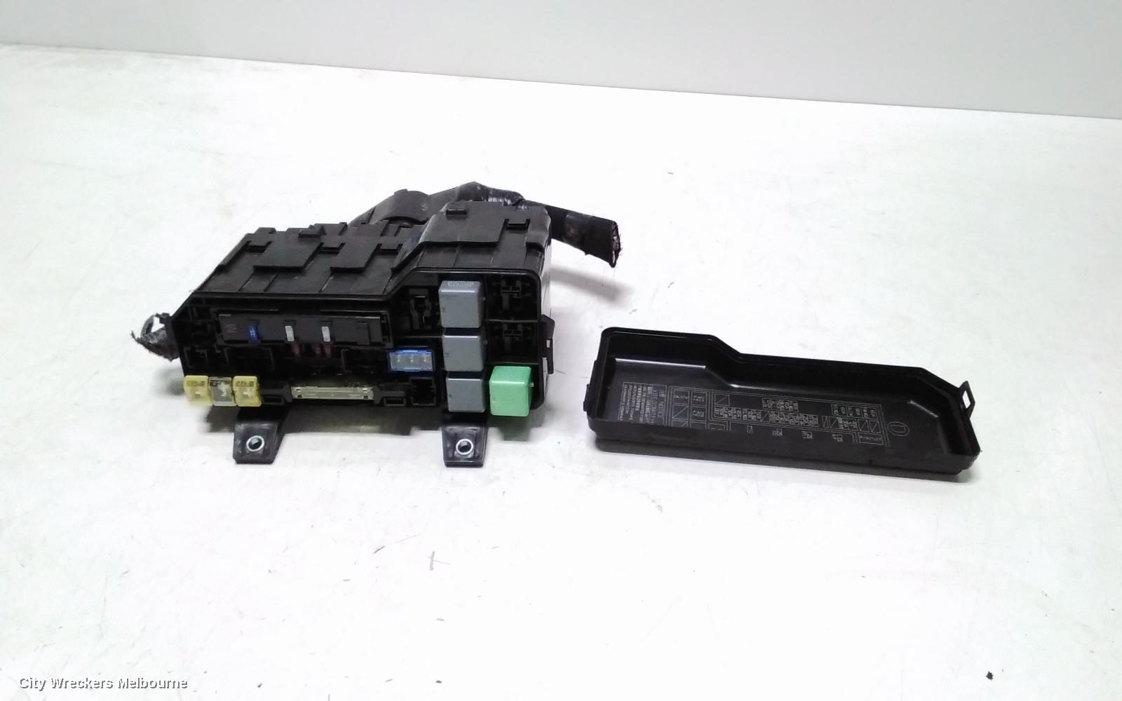 TOYOTA HIACE FUSE BOX, ENGINE BAY, DIESEL, KDH, 09/2006 - 04/2019