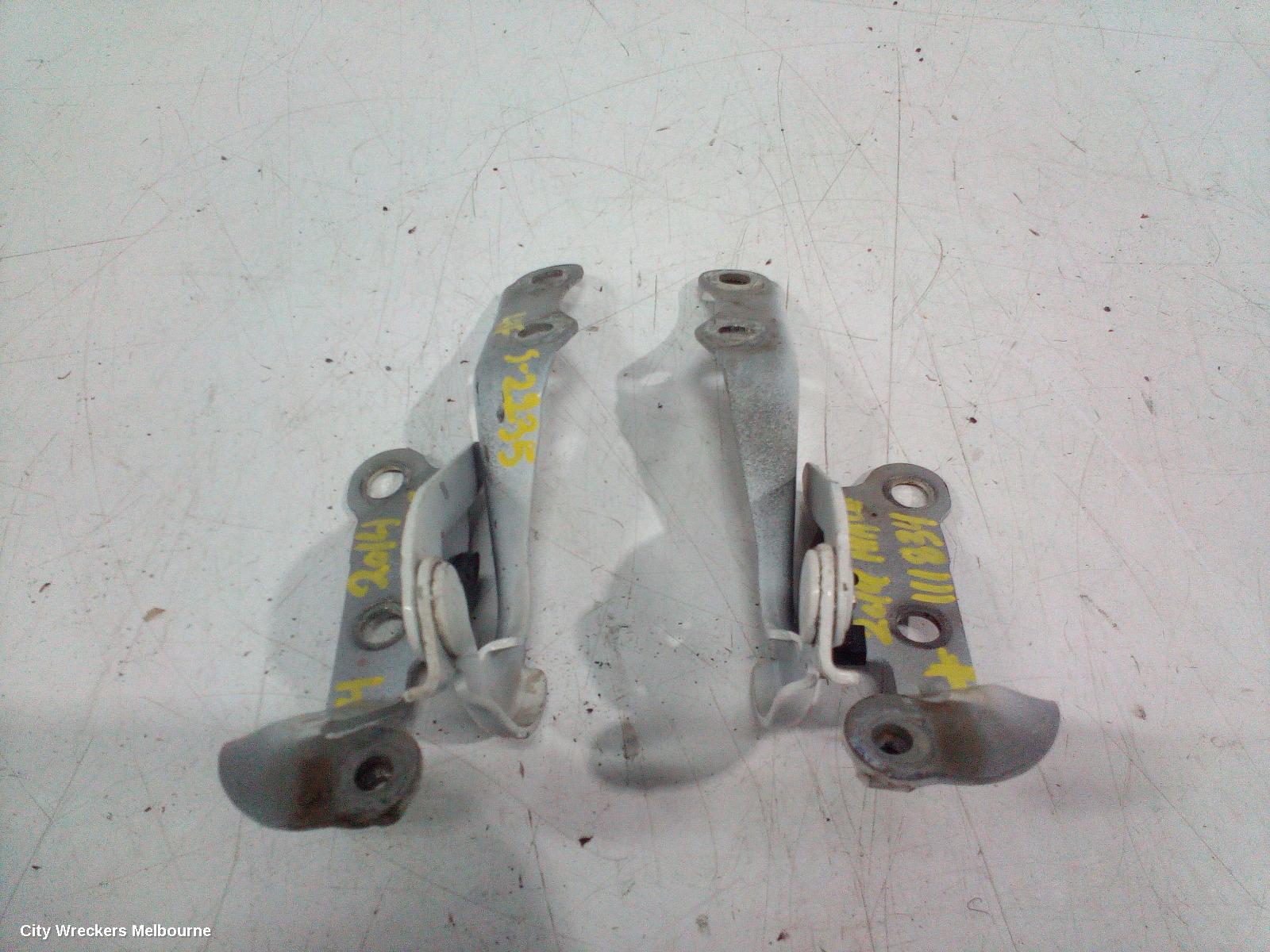 TOYOTA HIACE BONNET HINGE/STRUT, HINGES (PAIR), TRH/KDH, 03/2005 - 04/2019