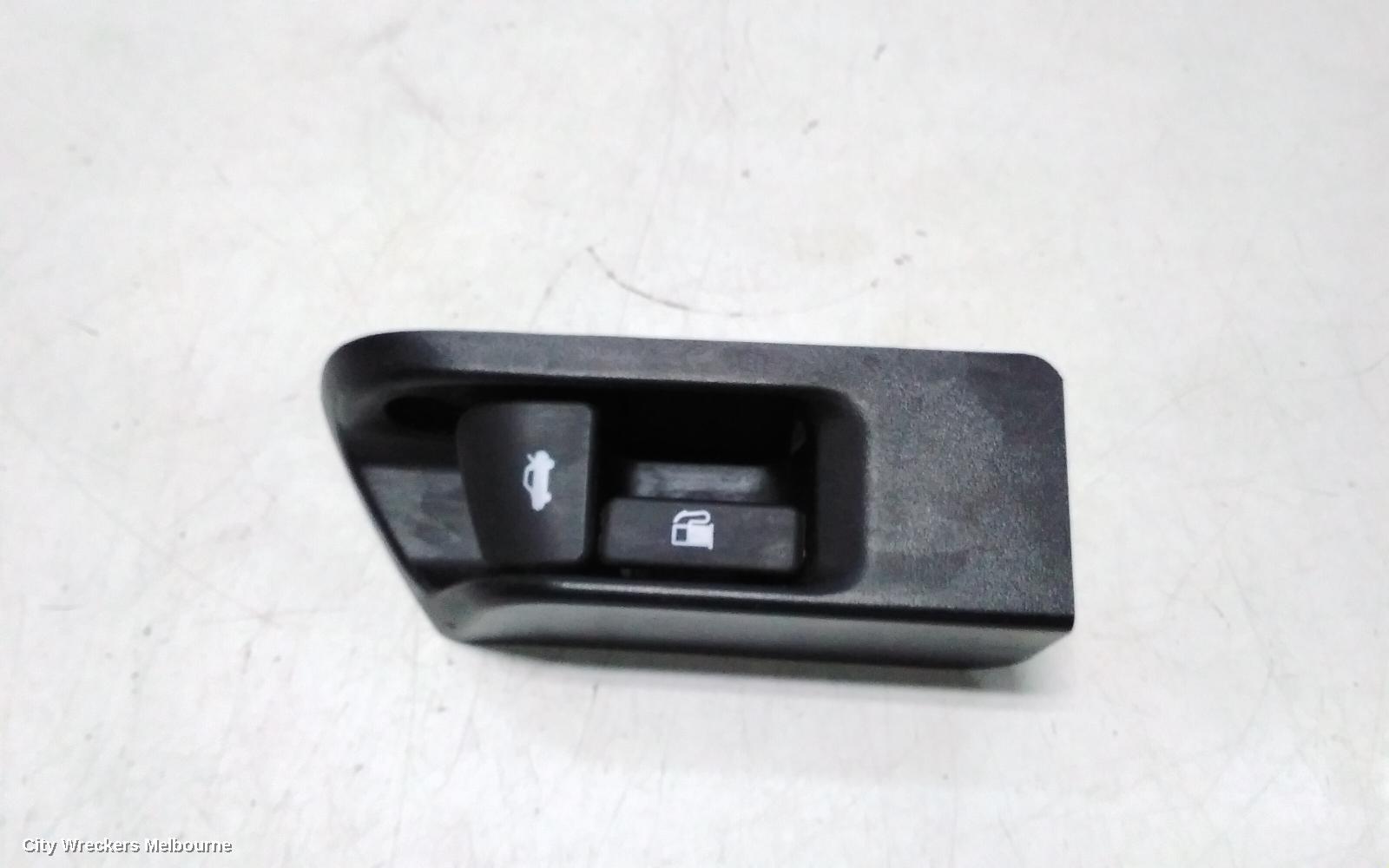 TOYOTA CAMRY TAILGATE HANDLE, XV40, 06/2006 - 02/2012