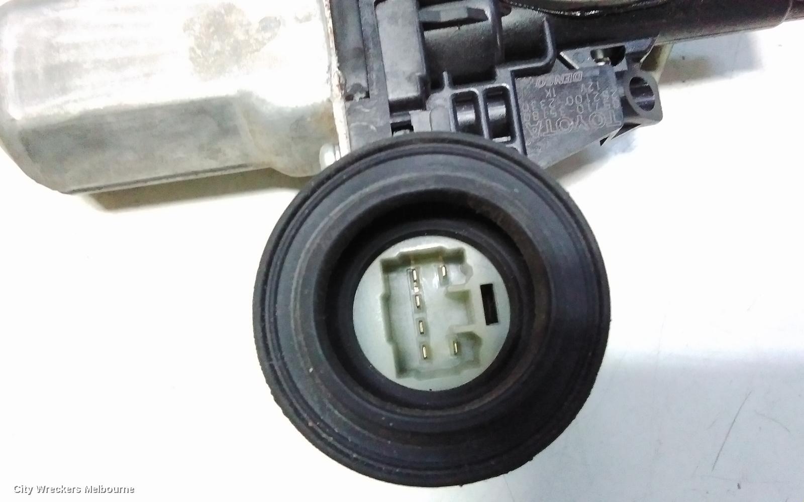 TOYOTA YARIS RIGHT FRONT WINDOW REG/MOTOR, NCP9#, 3DR/5DR HATCH, 10/2005 - 07/2011
