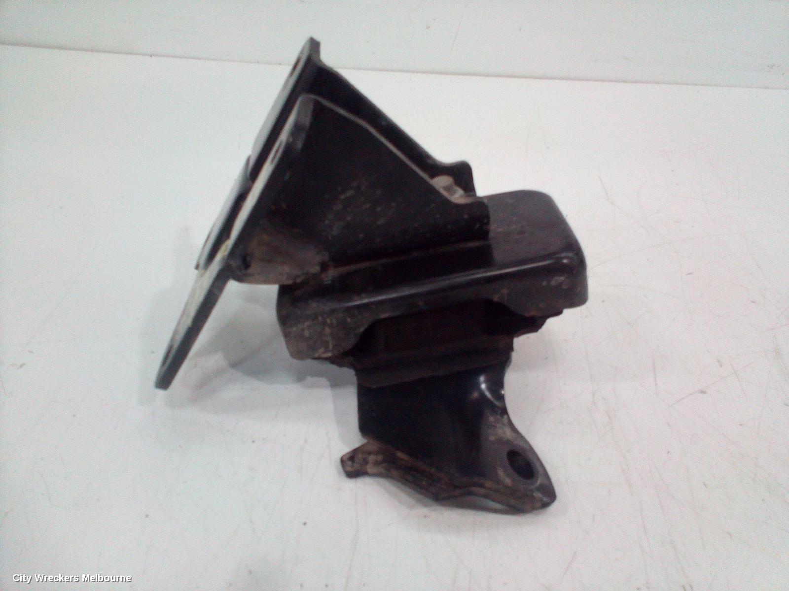 LDV T60 MOUNT, ENGINE MOUNT (RH SIDE), DIESEL, 2.8, TURBO, SK8C, 07/2017 - 08/2021