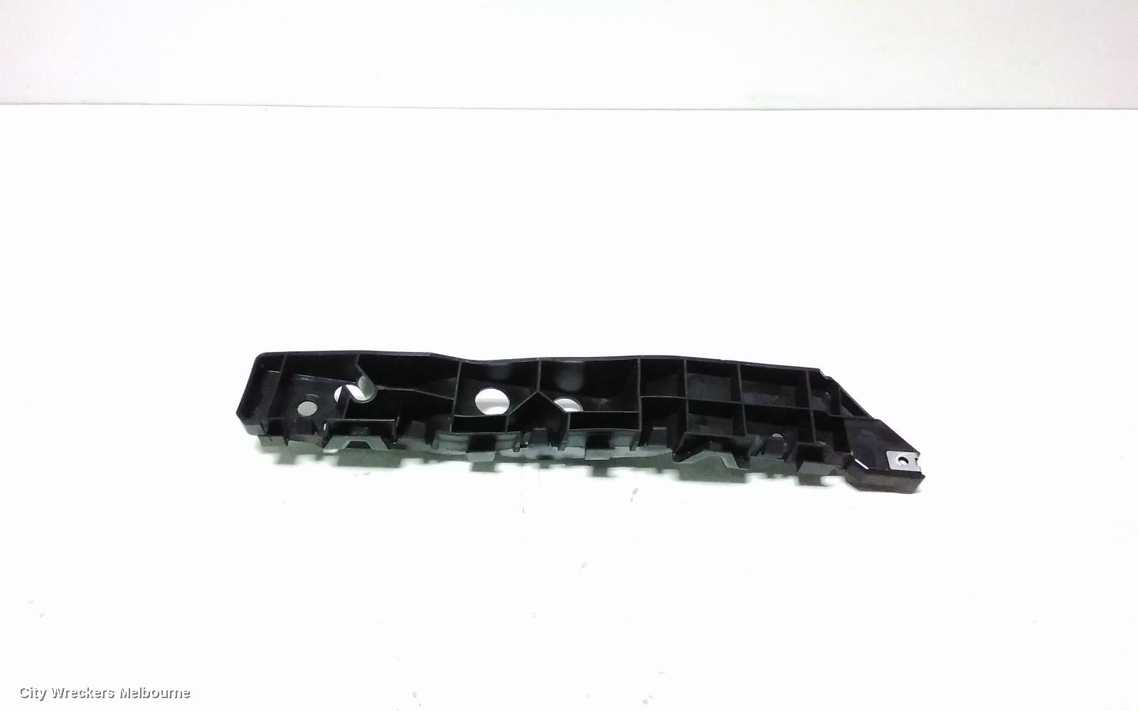 LDV DELIVER 9, 07/2020 ONWARDS, RHF BAR BRAKET: 112075