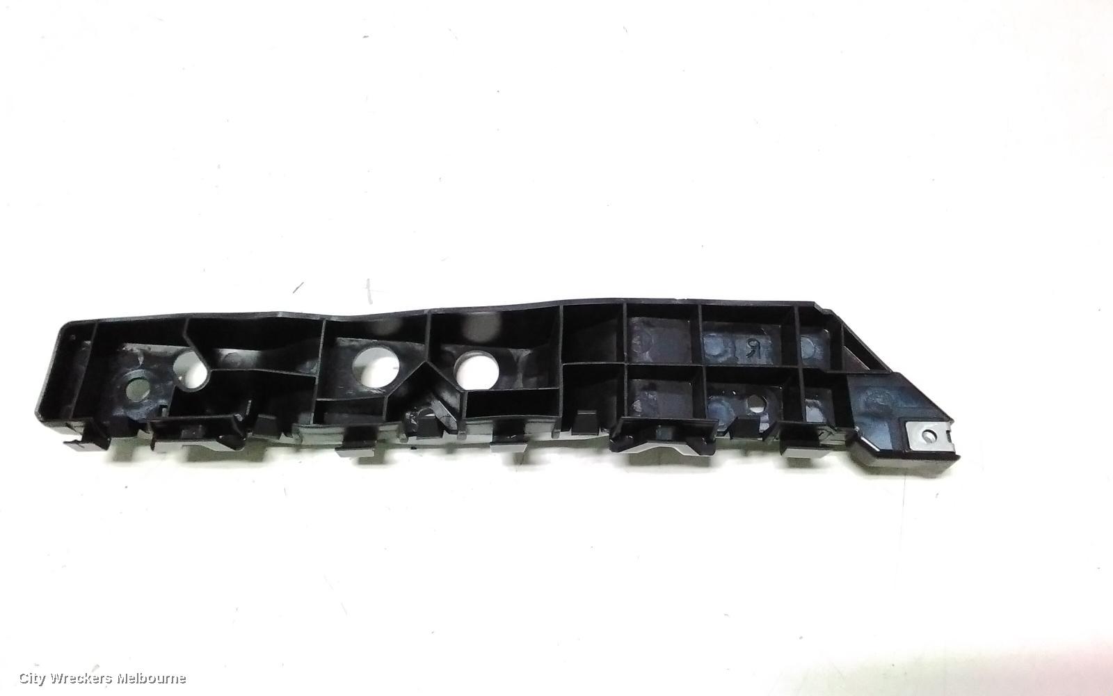 LDV DELIVER 9, 07/2020 ONWARDS, RHF BAR BRAKET: 112075