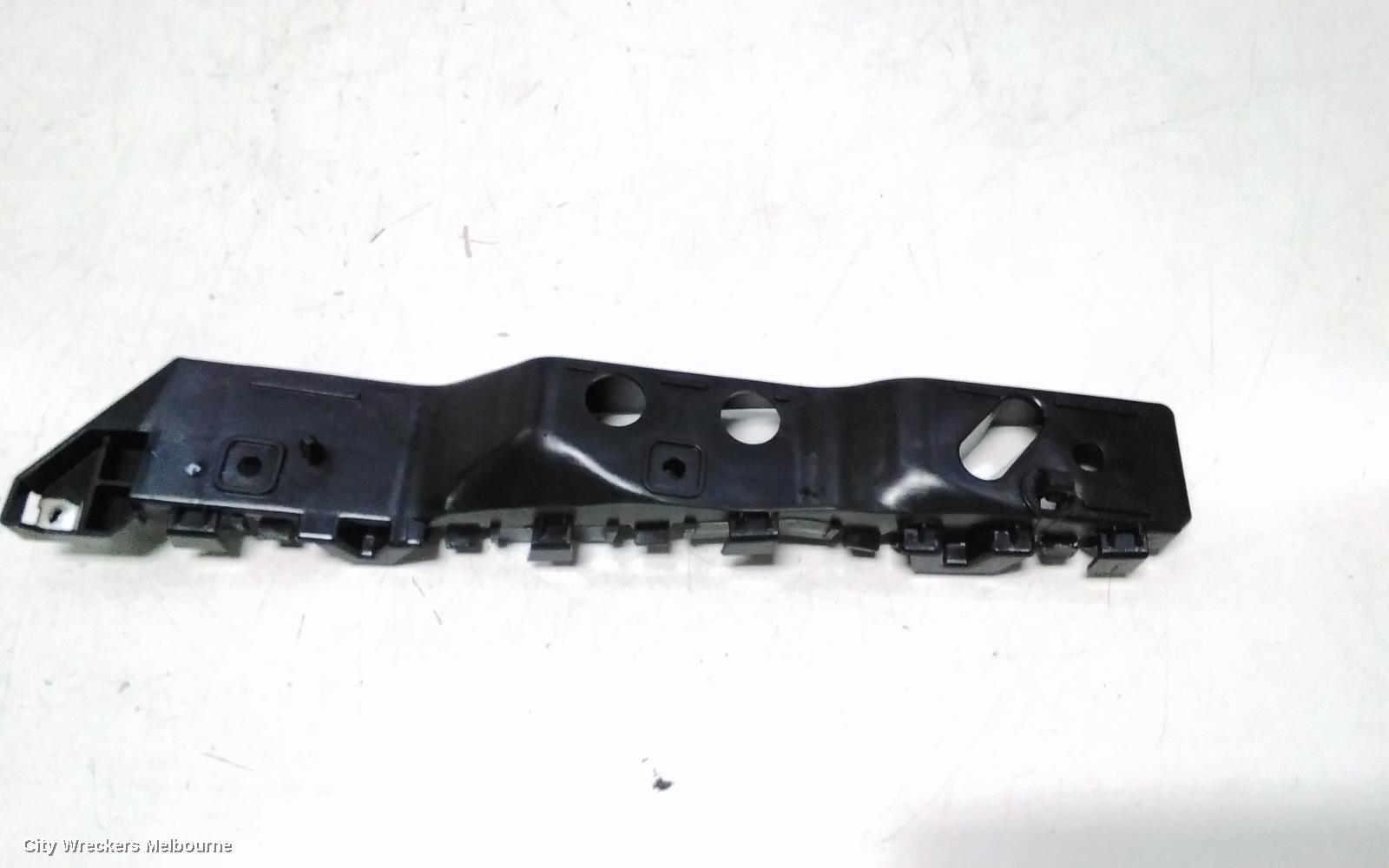 LDV DELIVER 9, 07/2020 ONWARDS, RHF BAR BRAKET: 112075