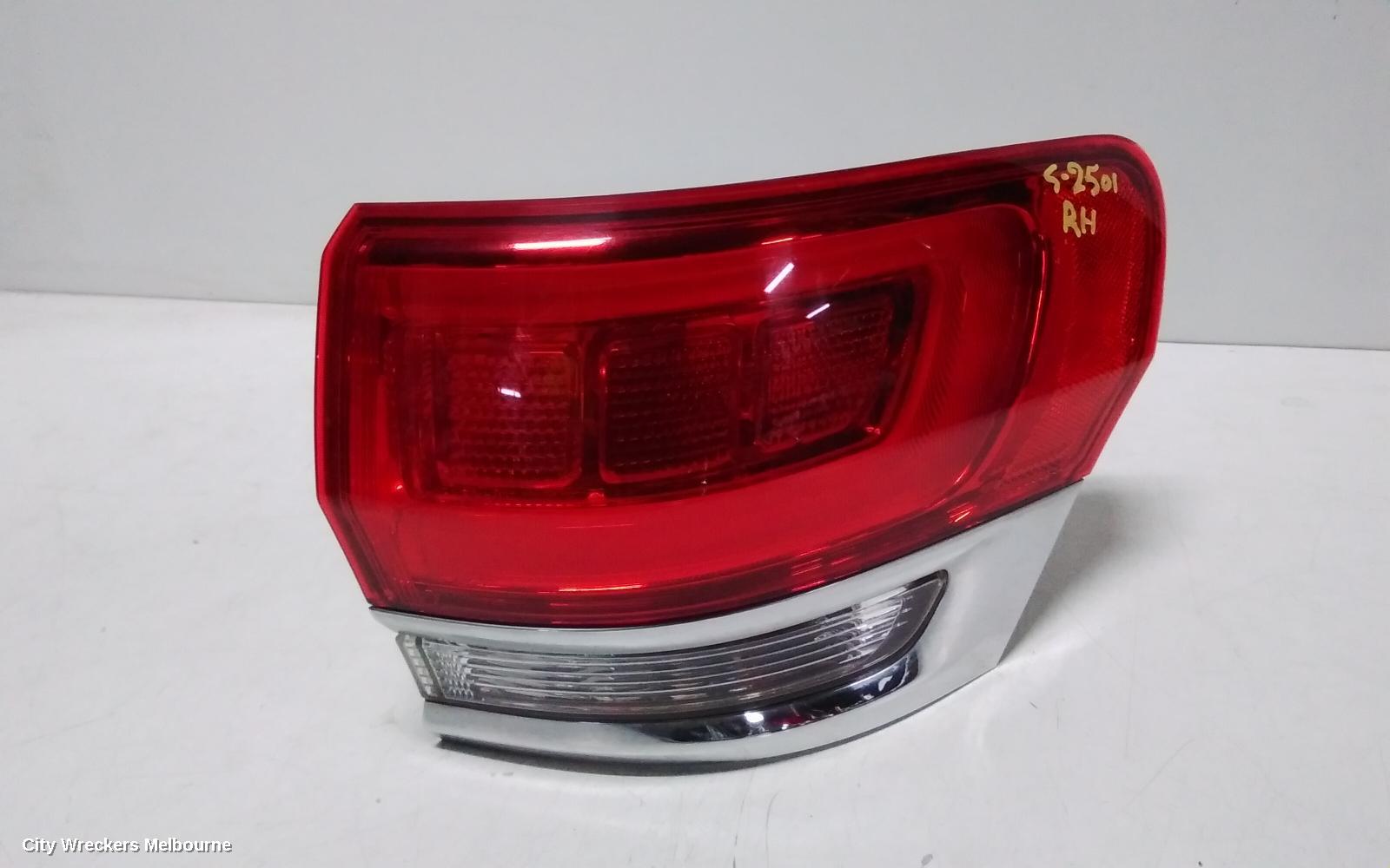 JEEP GRANDCHEROKEE RIGHT TAILLIGHT, WK, LAREDO/OVERLAND/LIMITED, W/ CHROME BEZEL, 04/2013 - 02/2022