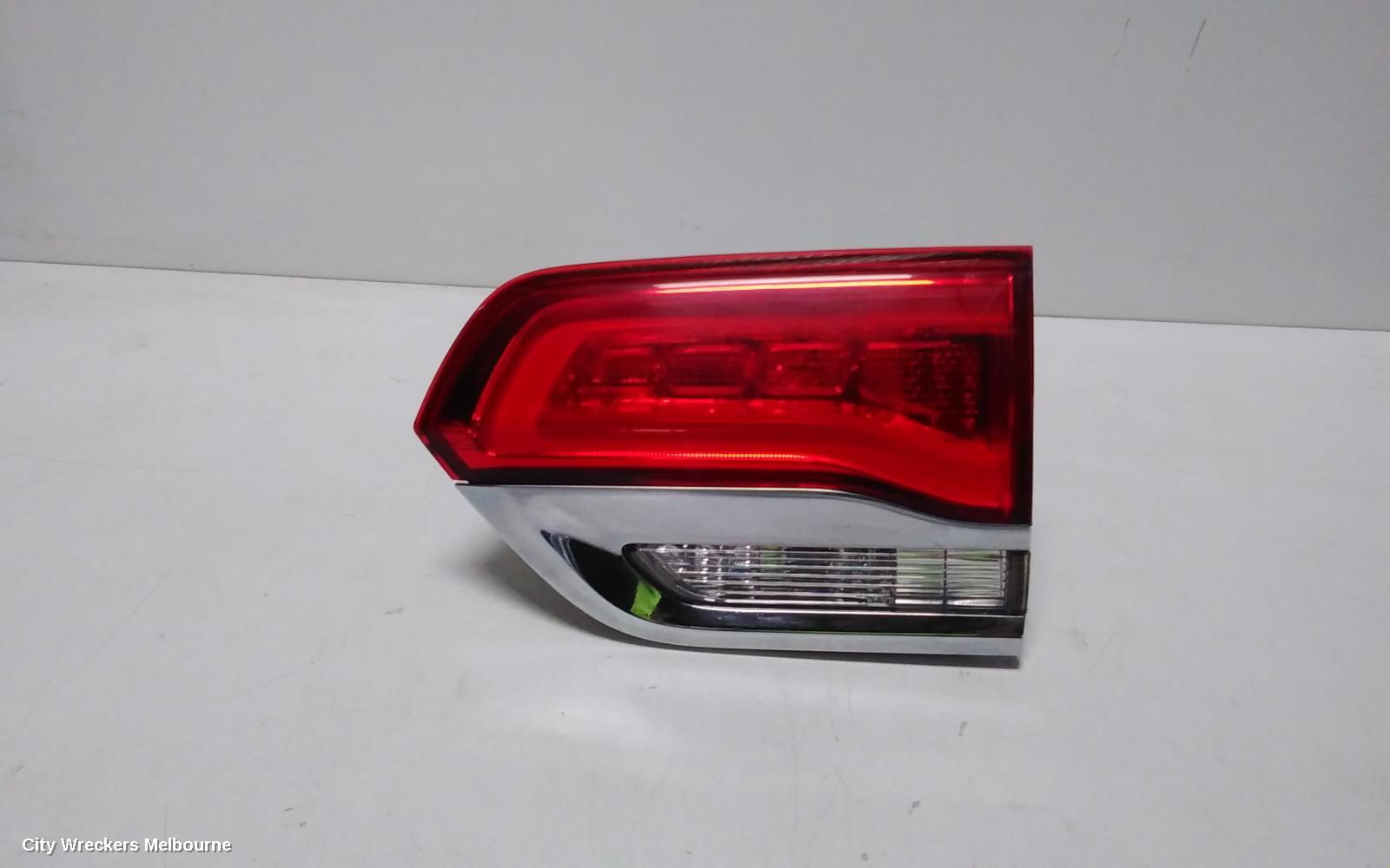 JEEP GRANDCHEROKEE REAR GARNISH, TAILGATE LAMP (RH SIDE), WK, LAREDO/OVERLAND/SUMMIT/LIMITED, CHROME BEZEL, 04/2013 - 02/2022