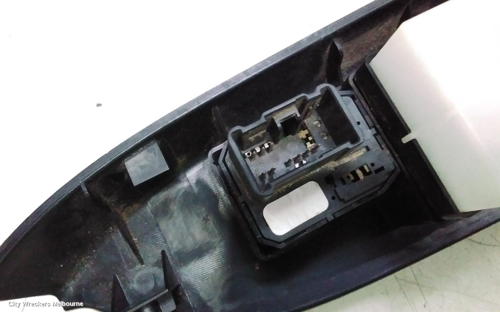 SUZUKI SX4 PWR DR WIND SWITCH, RH FRONT (MASTER SWITCH), 02/2007 - 01/2014