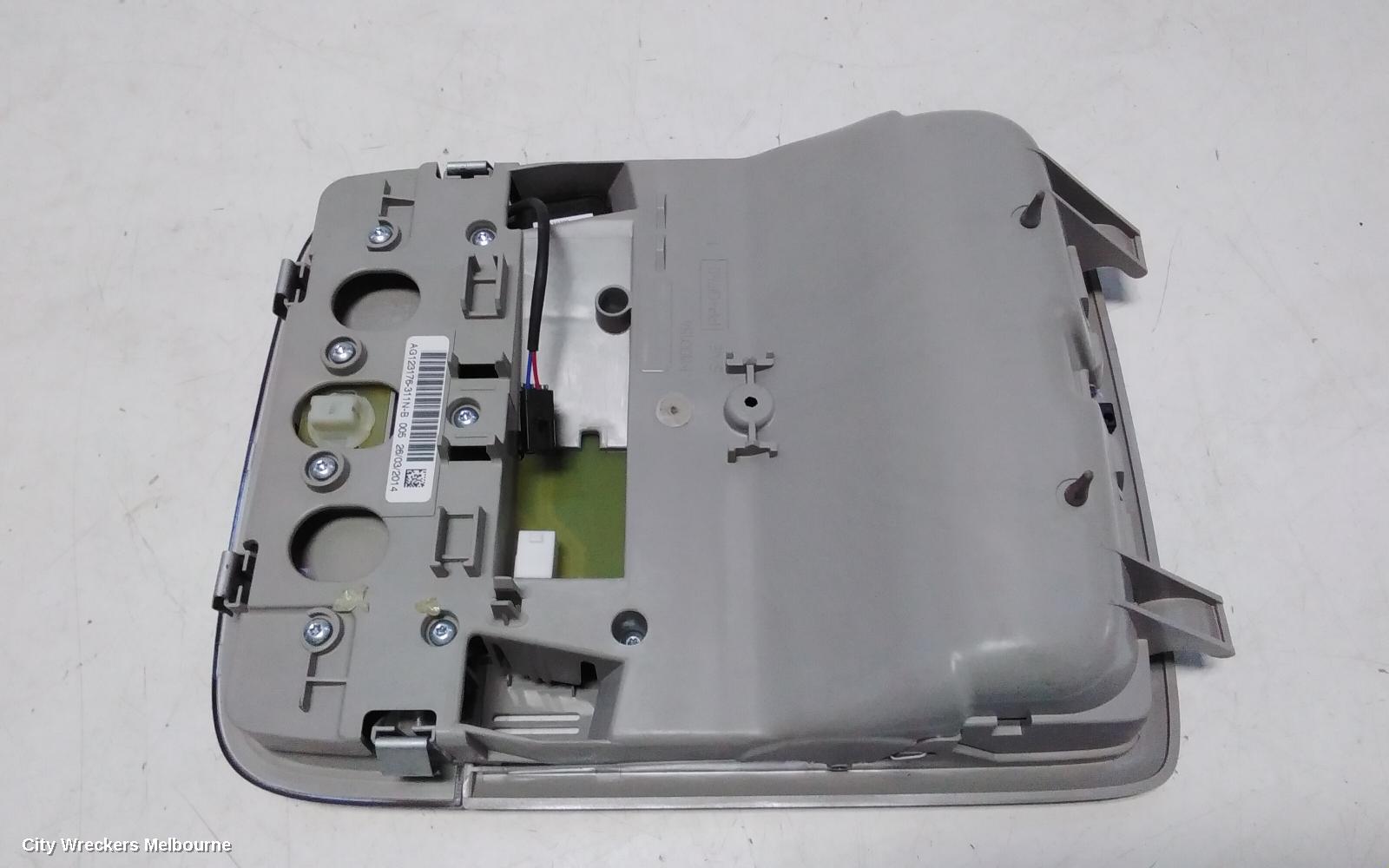 HOLDEN COMMODORE COURTESY LIGHT, FRONT, W/ SUNGLASS HOLDER TYPE, VF, 05/2013 - 12/2017