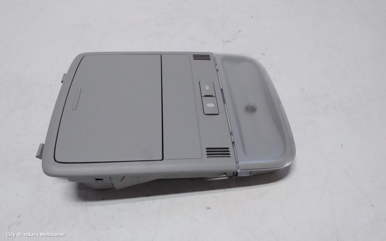 HOLDEN COMMODORE COURTESY LIGHT, FRONT, W/ SUNGLASS HOLDER TYPE, VF, 05/2013 - 12/2017