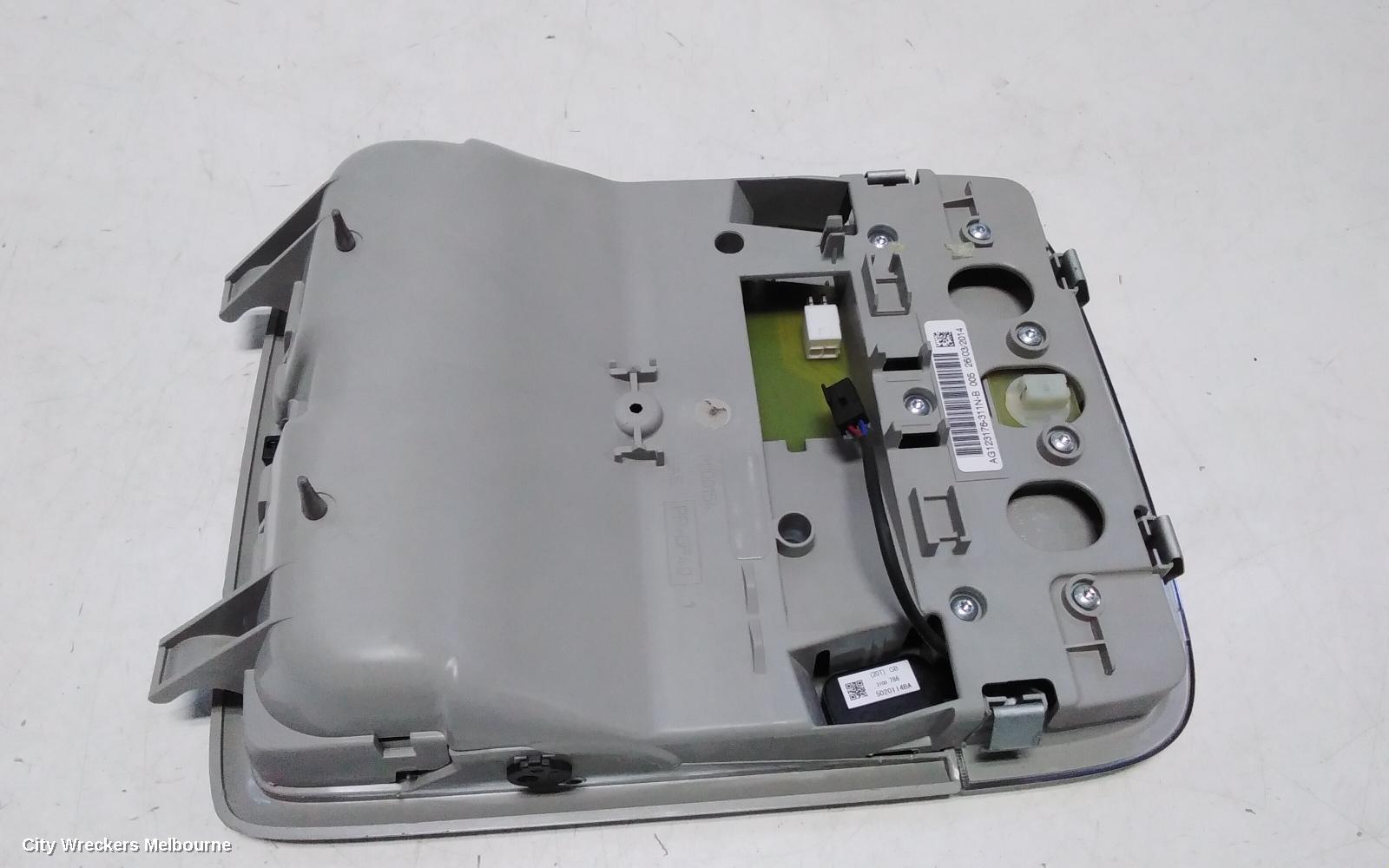 HOLDEN COMMODORE COURTESY LIGHT, FRONT, W/ SUNGLASS HOLDER TYPE, VF, 05/2013 - 12/2017