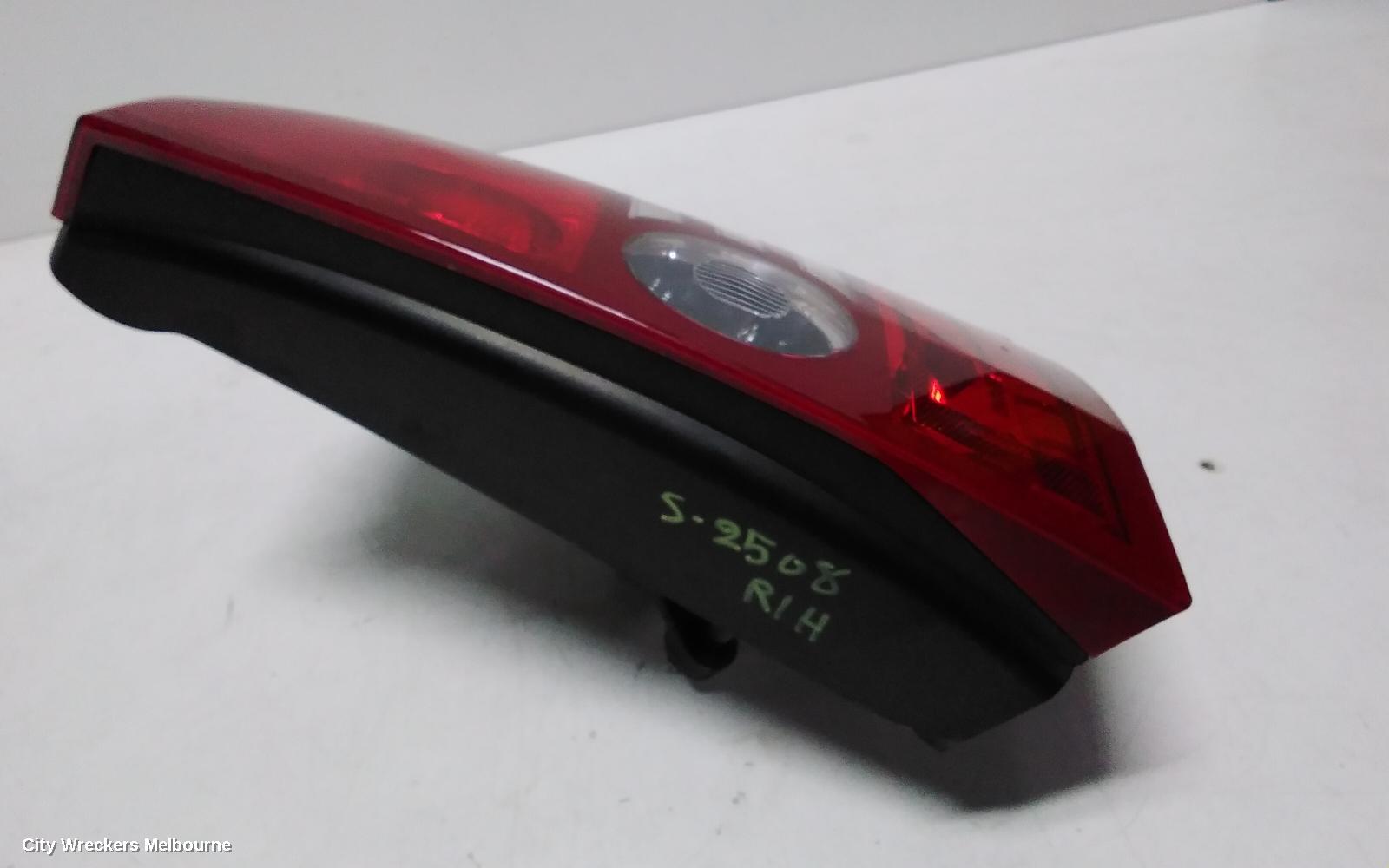 CHRYSLER 300C RIGHT TAILLIGHT, IN BODY, SEDAN, 03/2008 - 12/2011