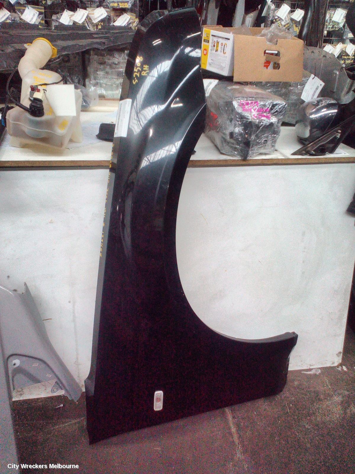 CHRYSLER 300C RIGHT GUARD, STANDARD TYPE, 11/2005 - 12/2011