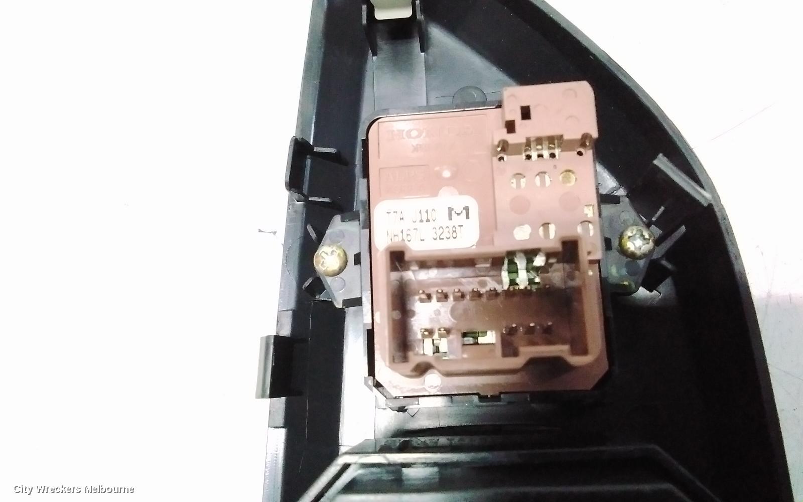 HONDA CIVIC PWR DR WIND SWITCH, RH FRONT (MASTER SWITCH), HATCH, AUTO FOLD TYPE, 10TH GEN, 05/2016 - 08/2021
