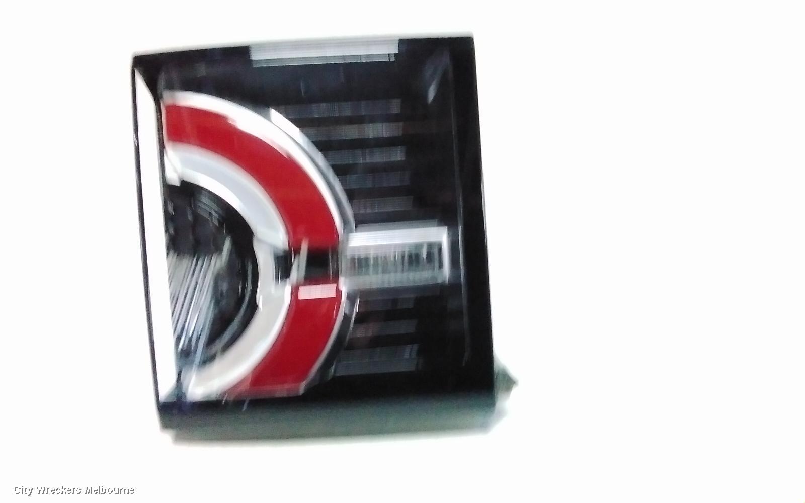 LAND ROVER DISCOVERY SPORT REAR GARNISH, TAILGATE LAMP (RH SIDE), W/ THIN RED LINE, L550, 01/2015 - 06/2019