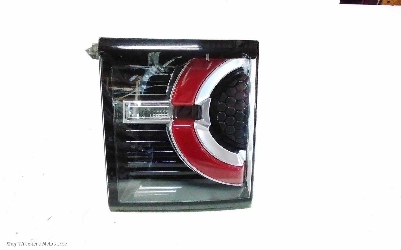 LAND ROVER DISCOVERY SPORT REAR GARNISH, TAILGATE LAMP (RH SIDE), W/ THIN RED LINE, L550, 01/2015 - 06/2019