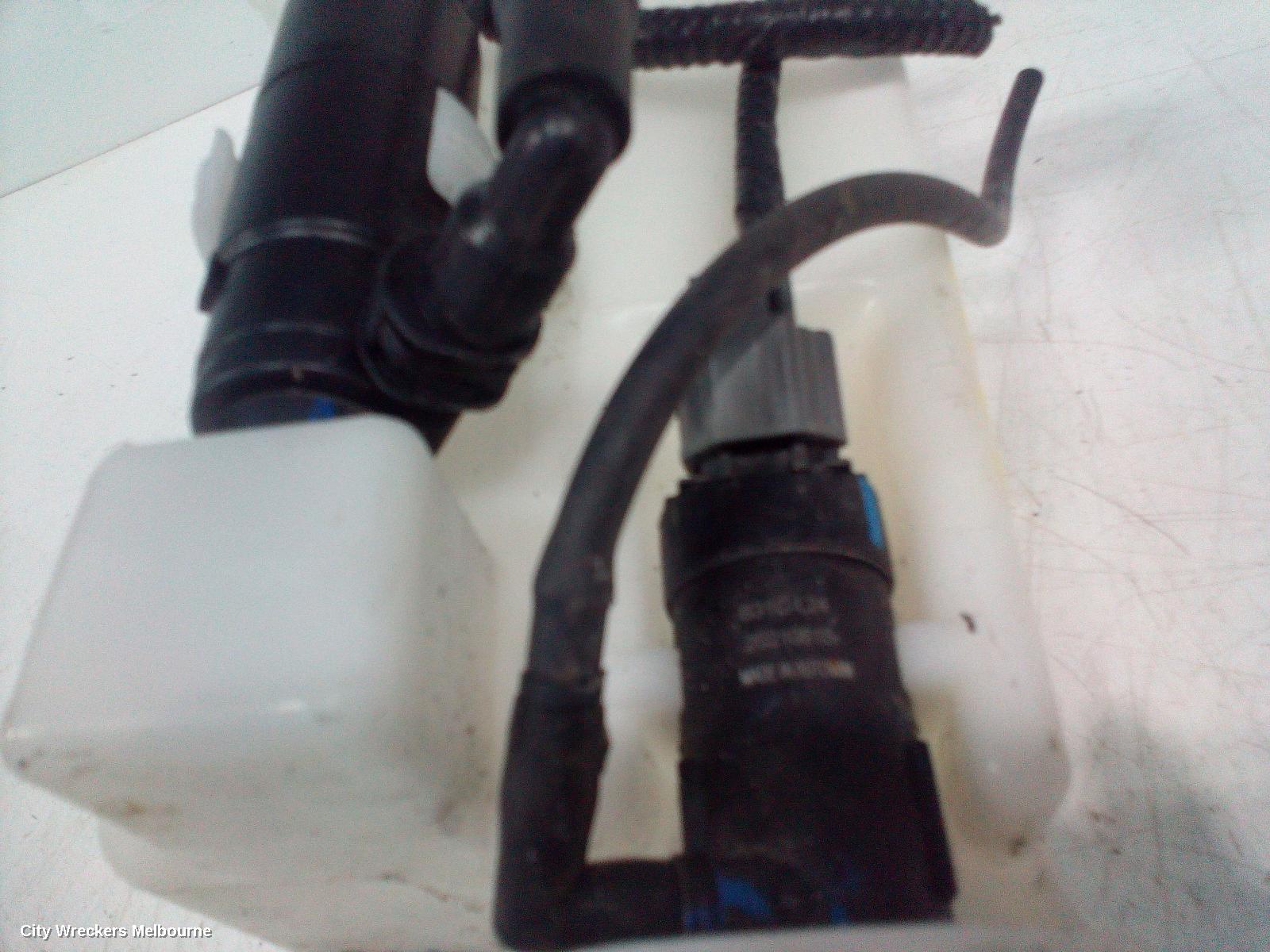 LDV G10 WASHER BOTTLE, SV7A, WAGON, W/ H/LAMP WASHER TYPE, 04/2015 - 08/2022