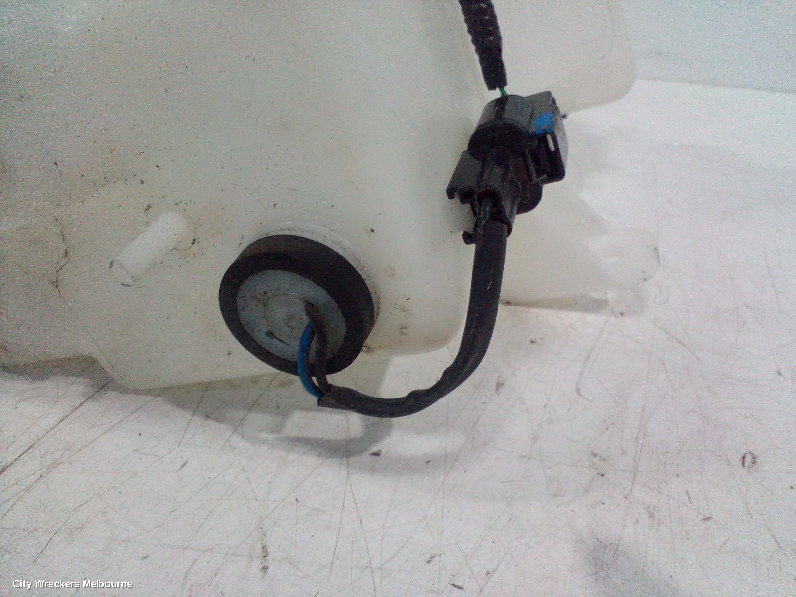 LDV G10 WASHER BOTTLE, SV7A, WAGON, W/ H/LAMP WASHER TYPE, 04/2015 - 08/2022