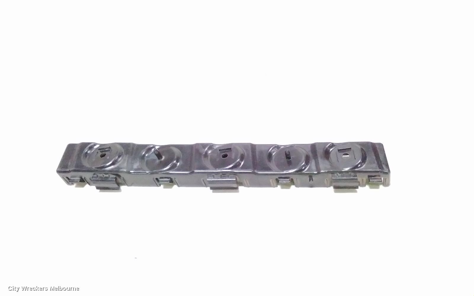LDV G10, SV7A/SV7C, WAGON/VAN, 04/2015 ONWARDS, RHR BAR BRAKET: 112565