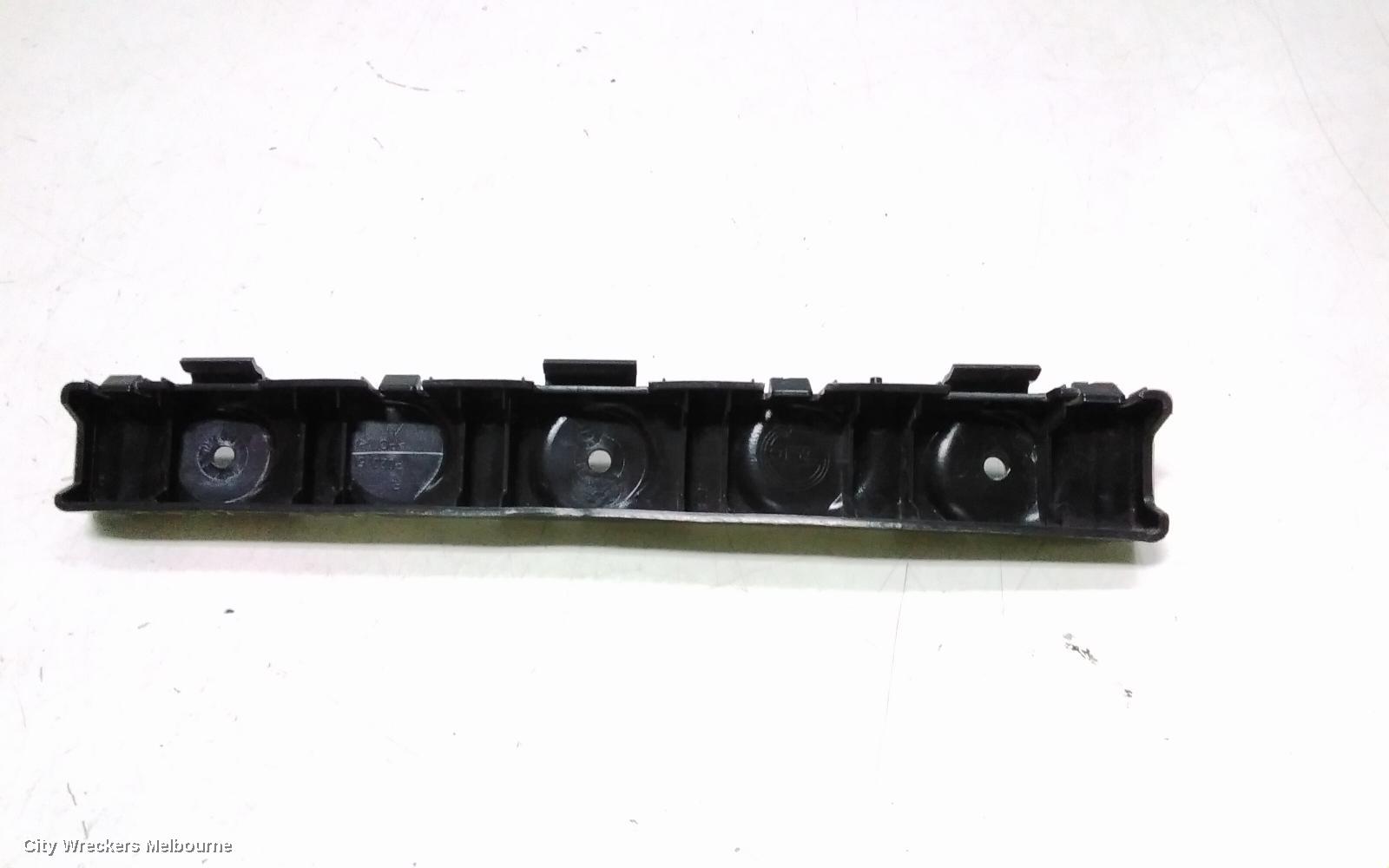 LDV G10, SV7A/SV7C, WAGON/VAN, 04/2015 ONWARDS, RHR BAR BRAKET: 112565