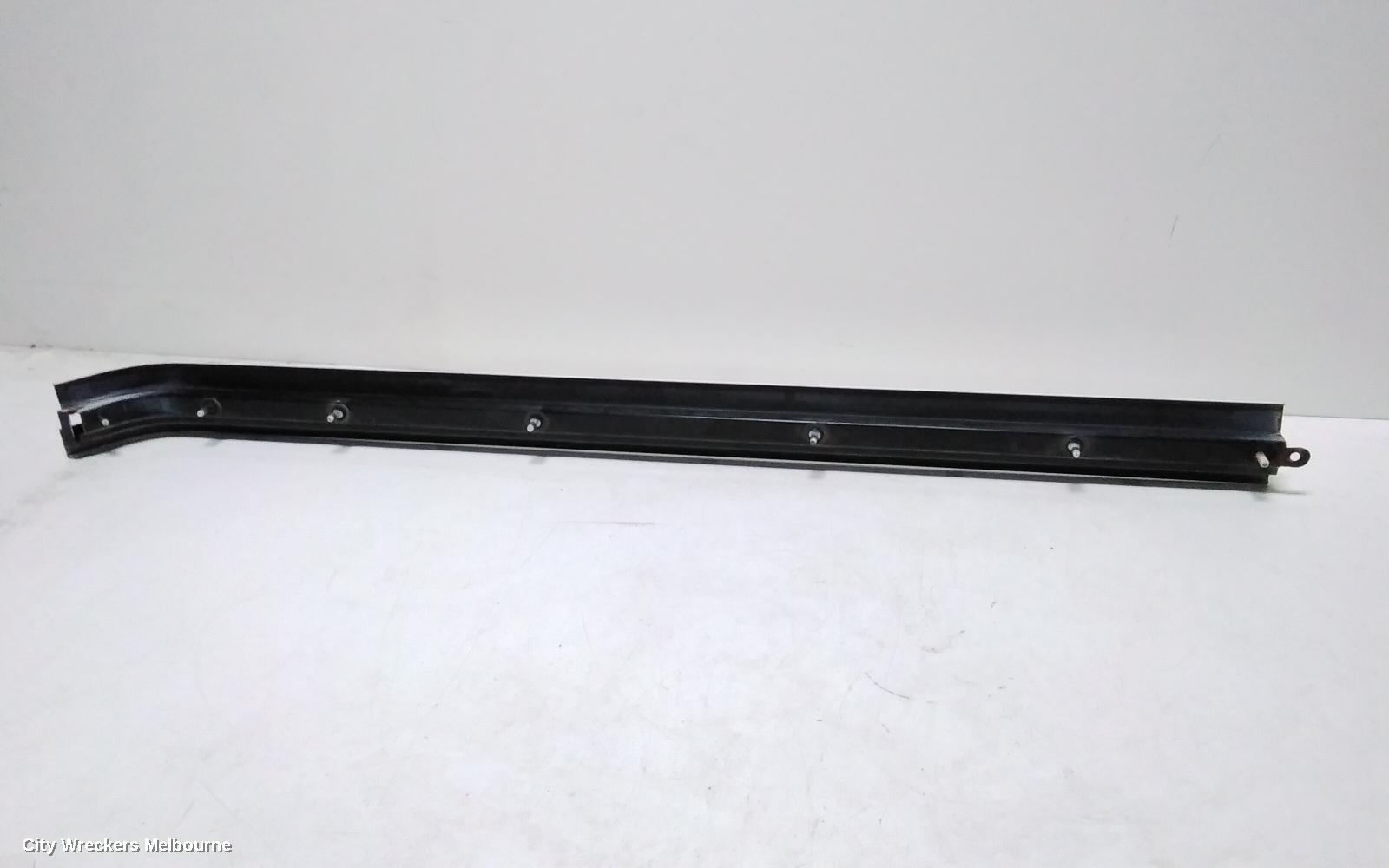 TOYOTA HIACE, TRH/KDH 03/2005 - 04/2019, LHR SLIDING DOOR RAIL: 112600