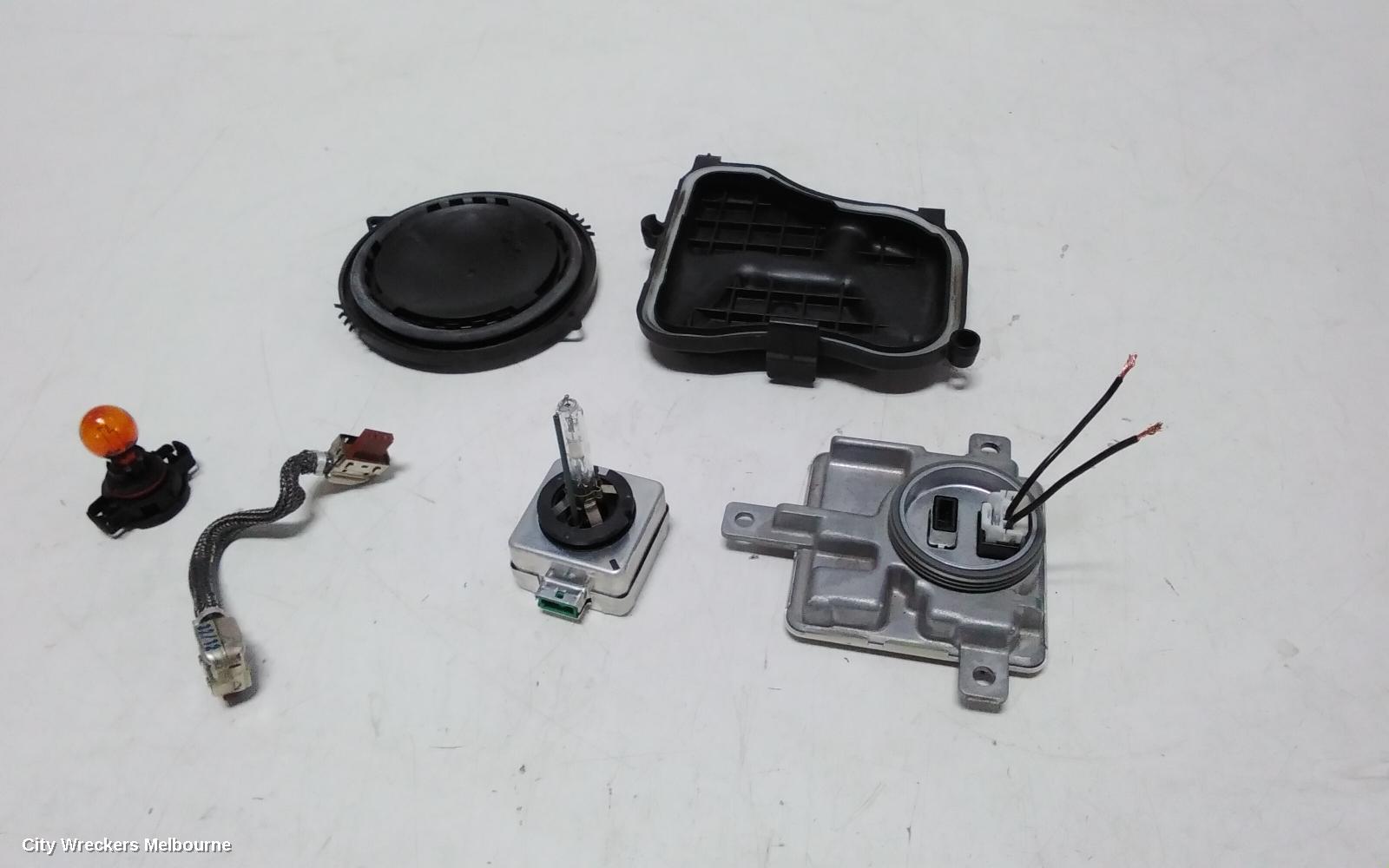 AUDI A1 RIGHT HEADLAMP, 8X, A1, XENON TYPE, 12/2010 - 12/2014
