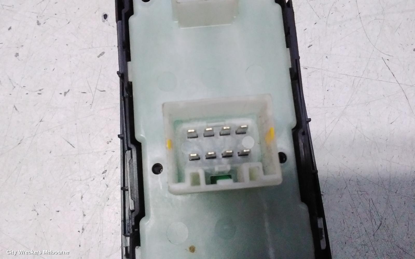 CHRYSLER 300C PWR DR WIND SWITCH, RH FRONT (MASTER SWITCH), NON ILLUMINATION, LH & RH FRONT AUTO WINDOWS, P/N 04602781AA, 11/2005 - 12/2011