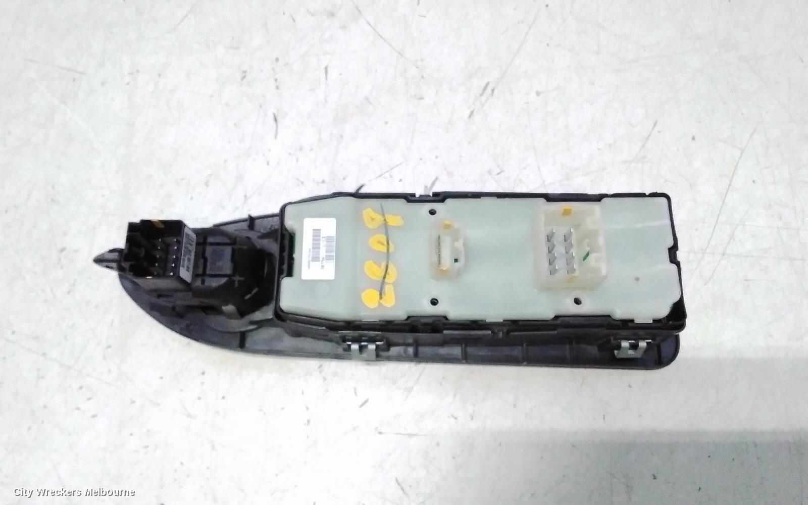 CHRYSLER 300C PWR DR WIND SWITCH, RH FRONT (MASTER SWITCH), NON ILLUMINATION, LH & RH FRONT AUTO WINDOWS, P/N 04602781AA, 11/2005 - 12/2011