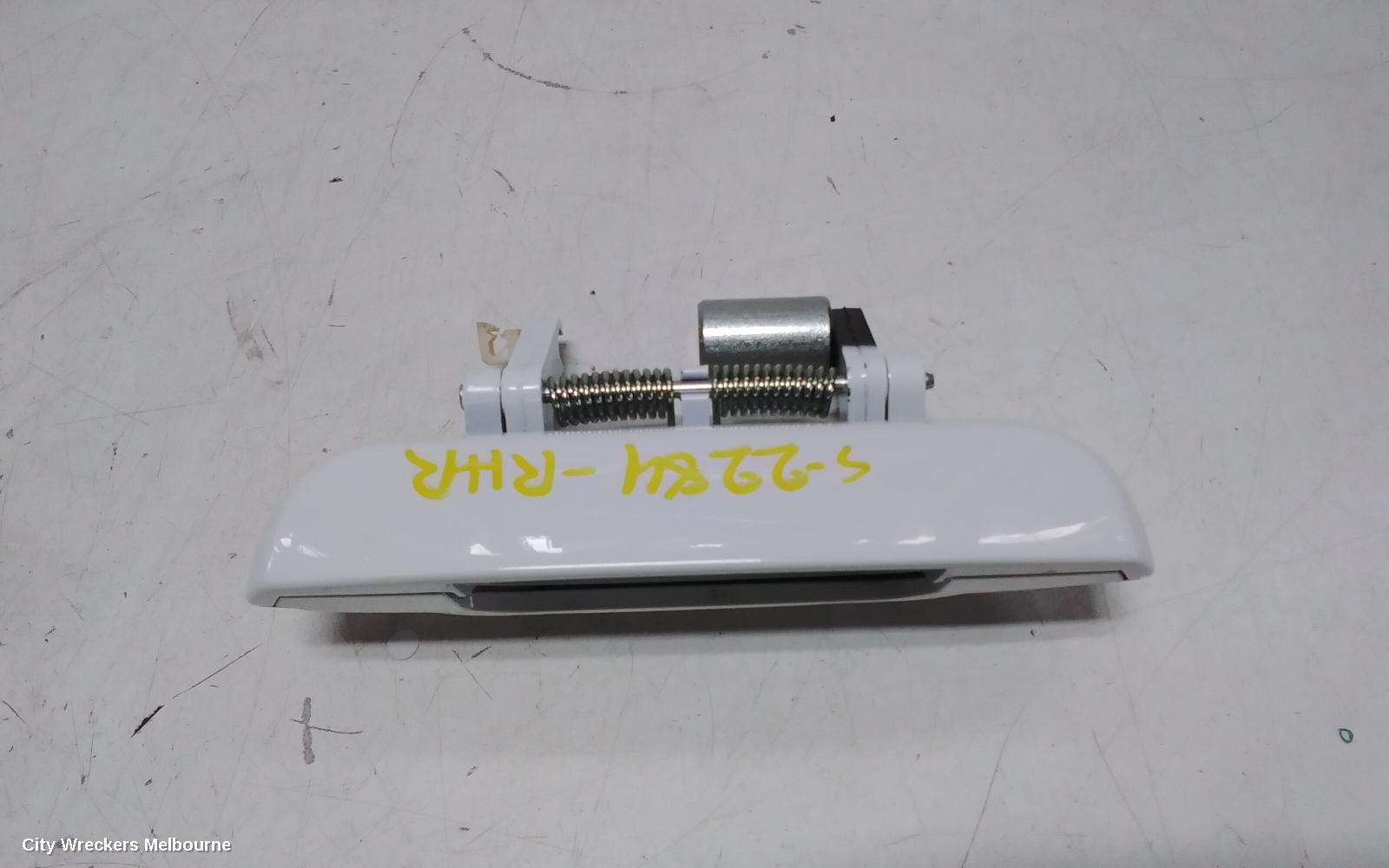 MG MG3 DOOR HANDLE, OUTER, RH REAR, COLOUR CODED, SZP1, 07/2016 ONWARDS
