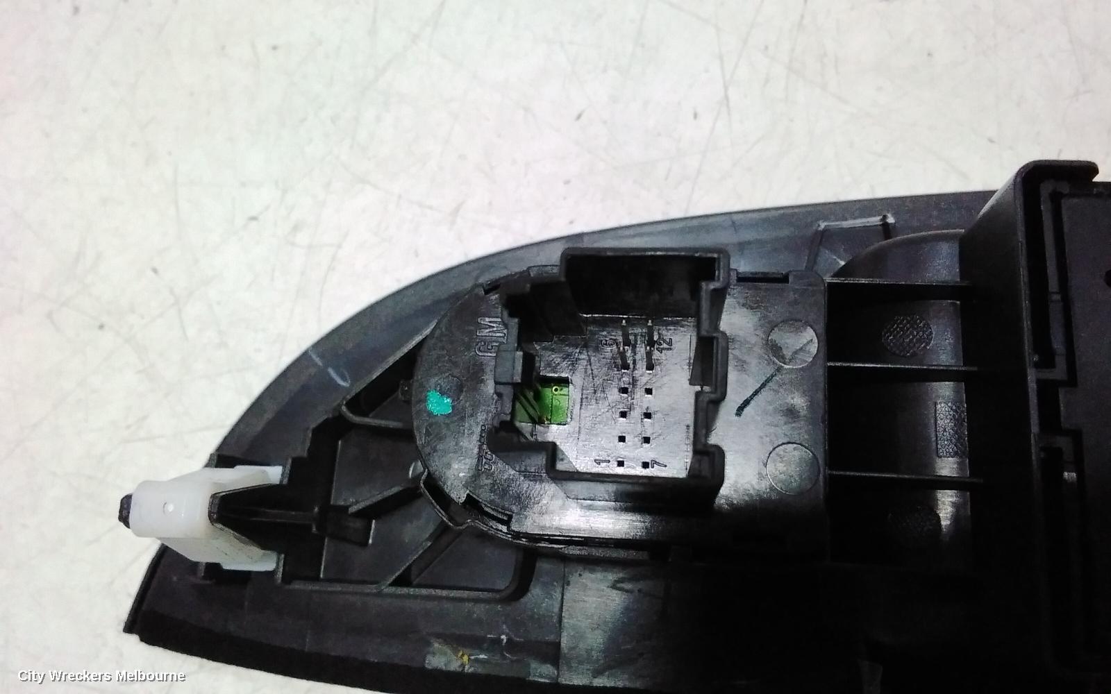 HOLDEN COMMODORE PWR DR WIND SWITCH, RH FRONT (MASTER SWITCH), VF, SILVER, 4 SWITCH TYPE, 05/2013 - 12/2017
