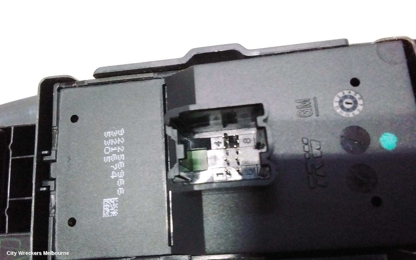 HOLDEN COMMODORE PWR DR WIND SWITCH, RH FRONT (MASTER SWITCH), VF, SILVER, 4 SWITCH TYPE, 05/2013 - 12/2017