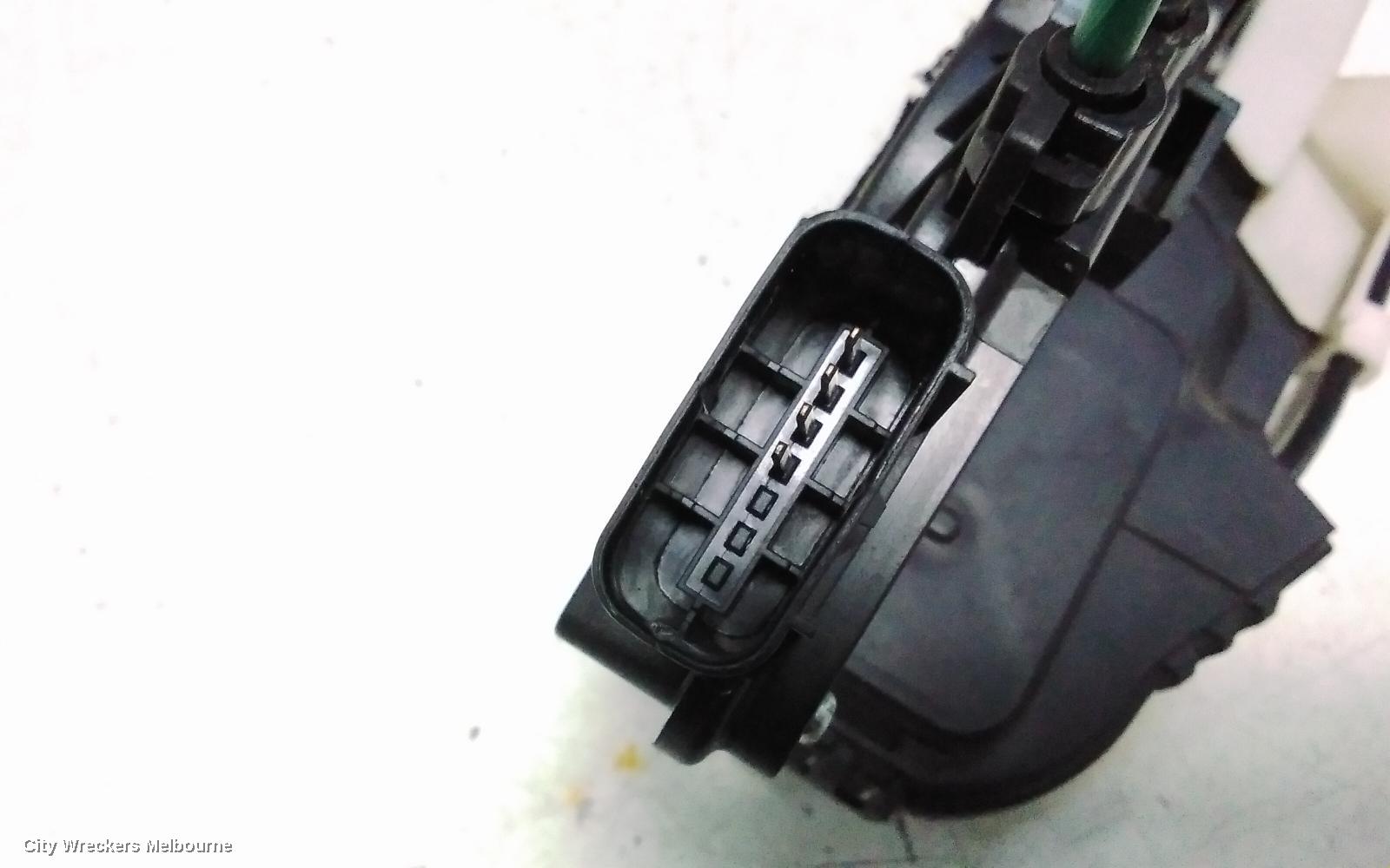 KIA SORENTO DOOR/BOOT/GATE LOCK, LEFT FRONT DOOR LOCK, XM, 10/2009 - 12/2014