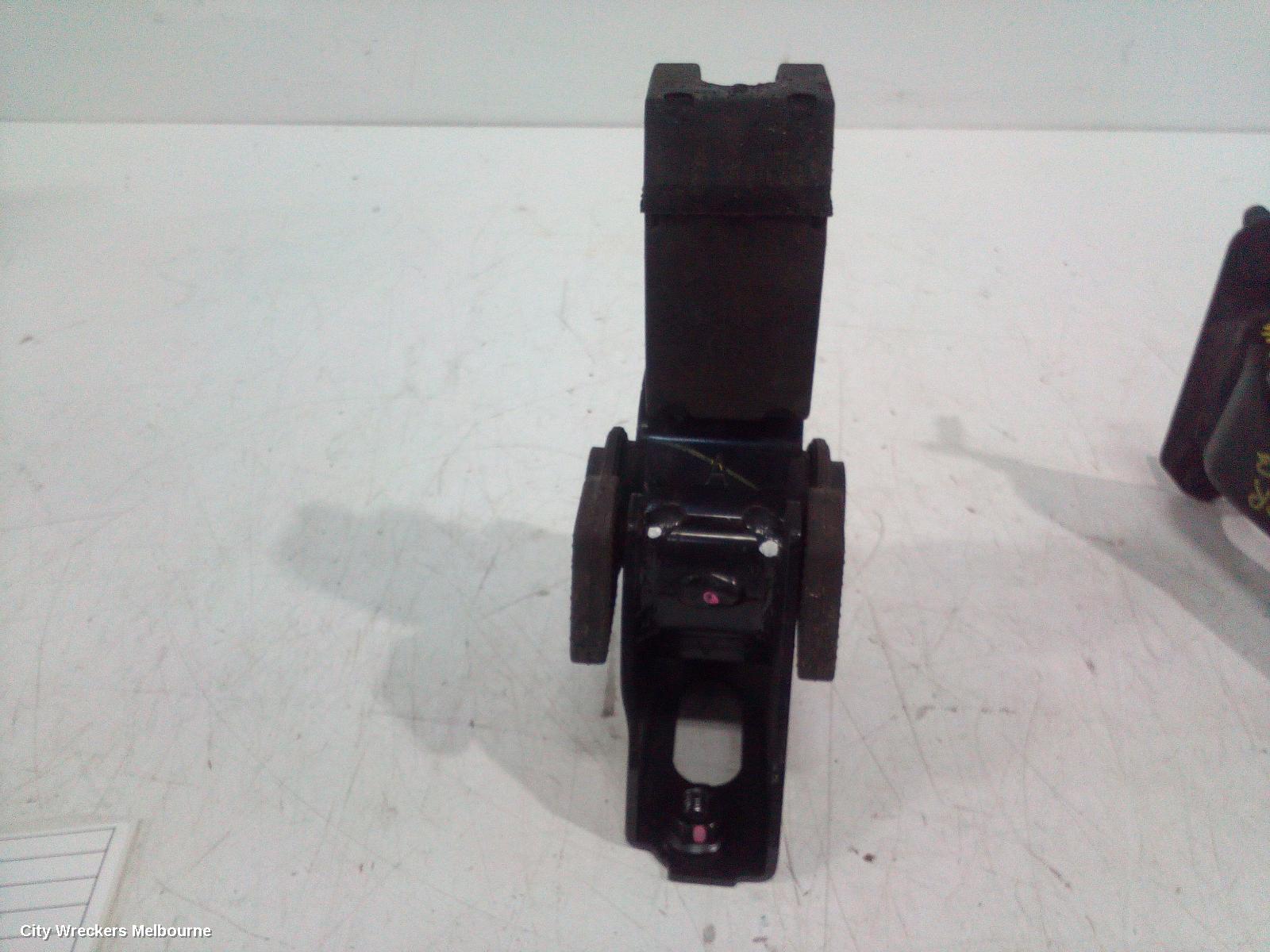 TOYOTA COROLLA MOUNT, ZRE172R FRONT ENGINE FWD AUTO 12/2013 - 06/2019