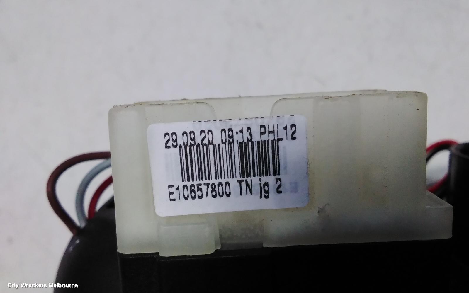 RENAULT TRAFIC COMBINATION SWITCH, FLASHER SWITCH, X82, 01/2015 ONWARDS
