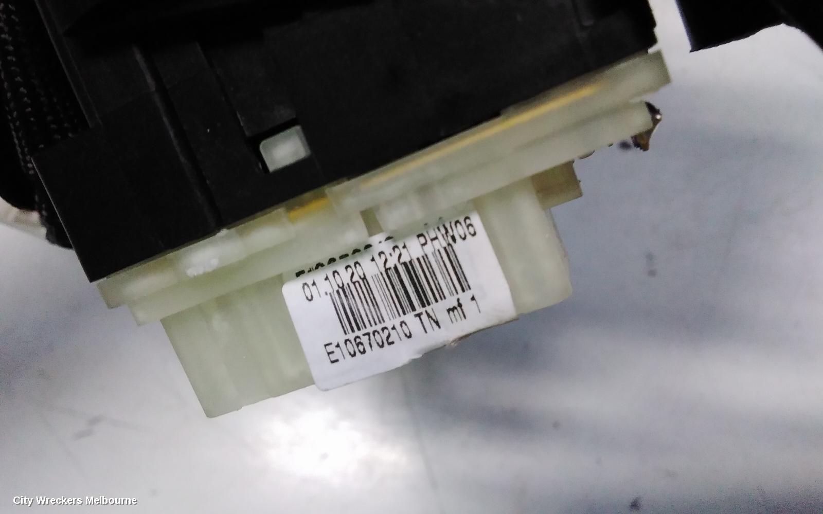 RENAULT TRAFIC COMBINATION SWITCH, FLASHER SWITCH, X82, 01/2015 ONWARDS