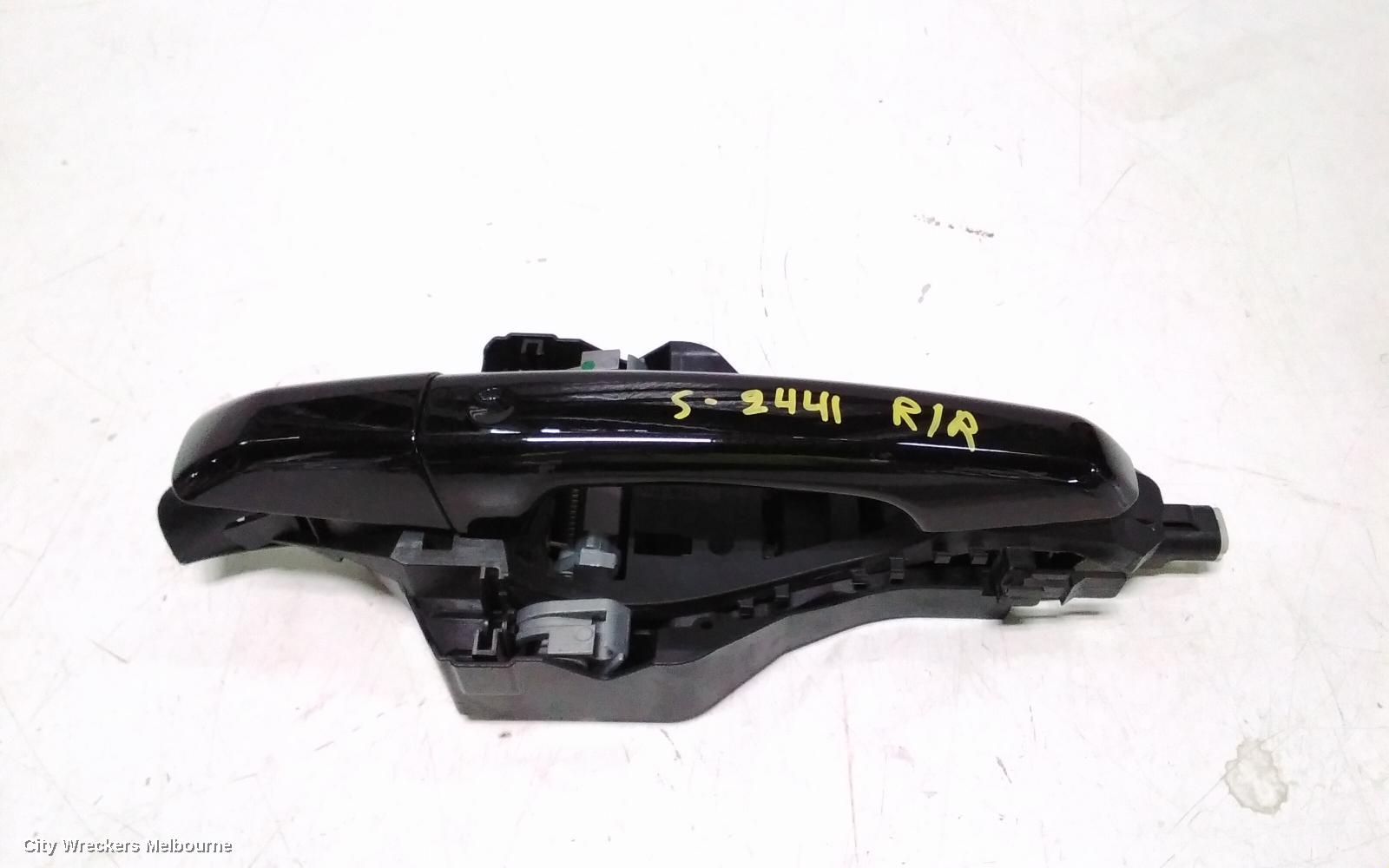 LAND ROVER DISCOVERY SPORT DOOR HANDLE, RH REAR, OUTER, COLOUR CODED, W/ CHROME INSERT TYPE, L550, 01/2015 - 06/2019