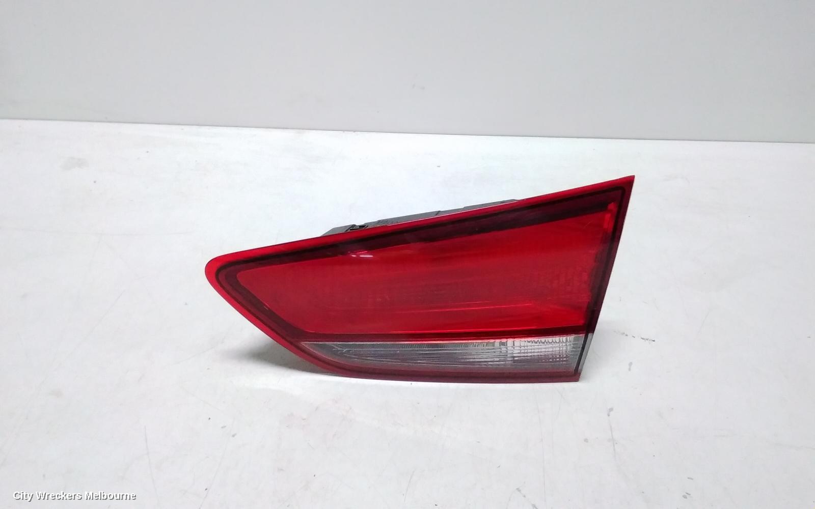 HYUNDAI I30 REAR GARNISH, TAILGATE LAMP (RH SIDE), STANDARD, NON LED TYPE, PD, 03/2017 ONWARDS