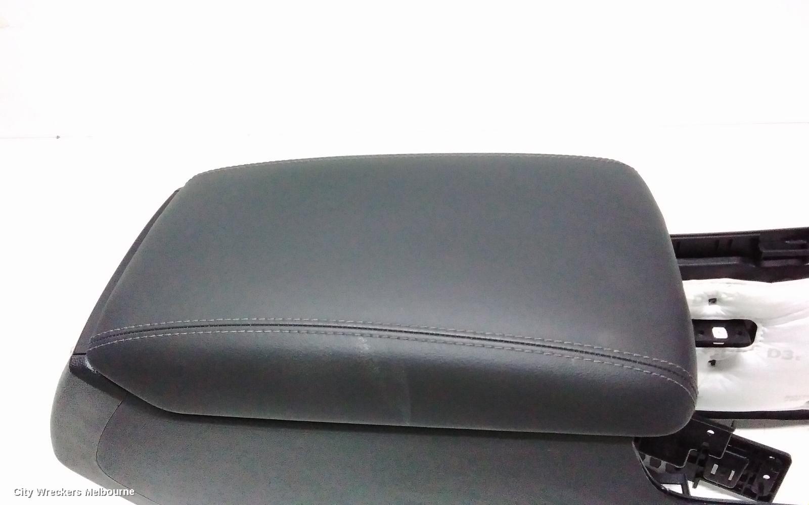 KIA SORENTO CONSOLE, MQ4, LID ONLY, 02/2020 ONWARDS