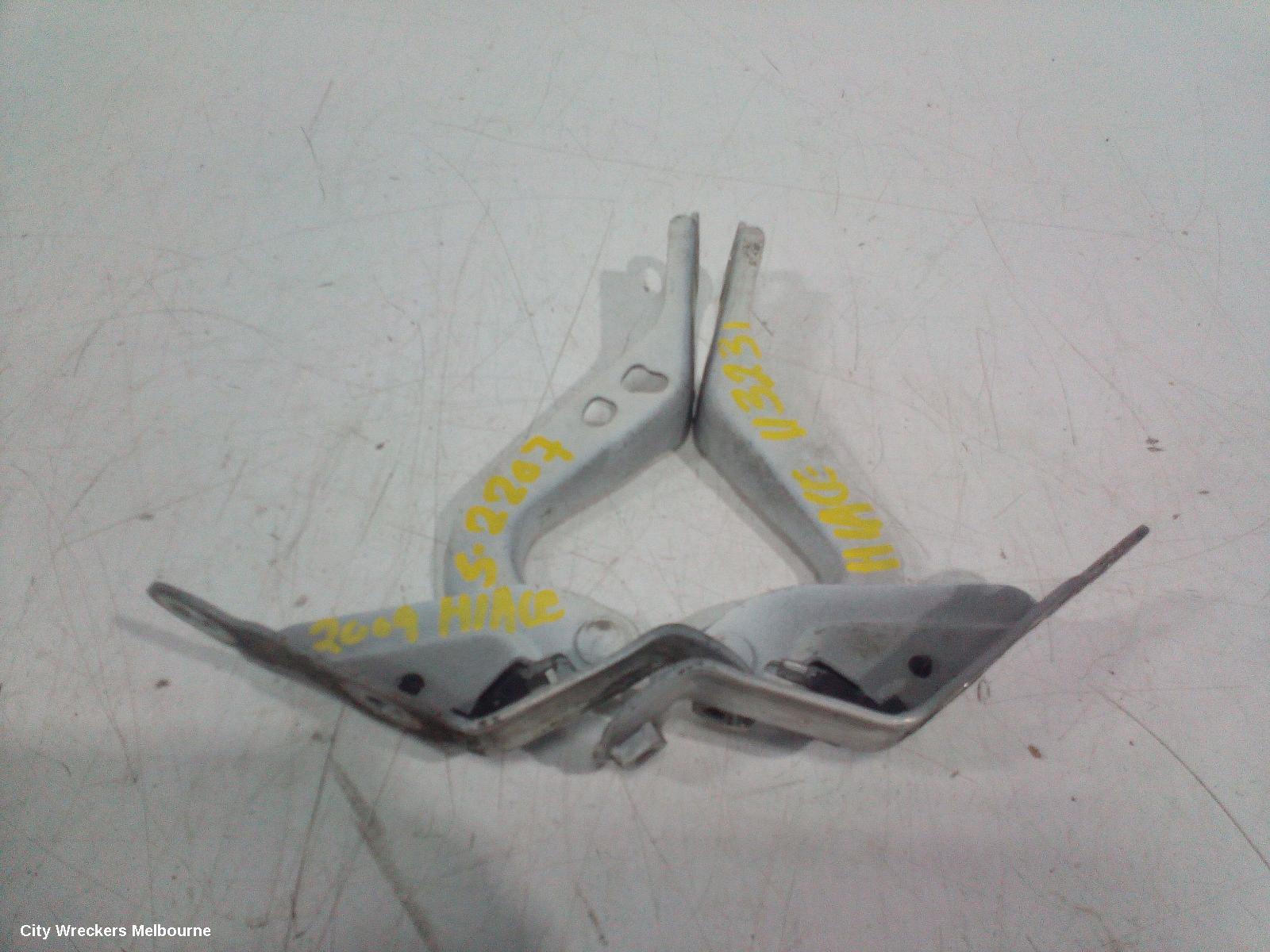 TOYOTA HIACE BONNET HINGE/STRUT, HINGE (RH SIDE), TRH/KDH, 03/2005 - 04/2019