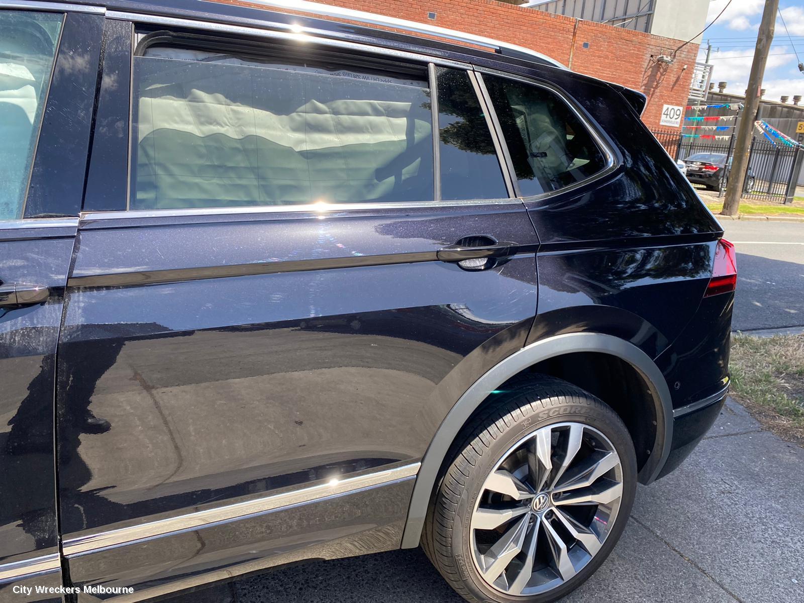 VOLKSWAGEN TIGUAN, 5NA, 06/2016 - 02/2024, RHF DOOR SEAL  ON THE BODY : 70637