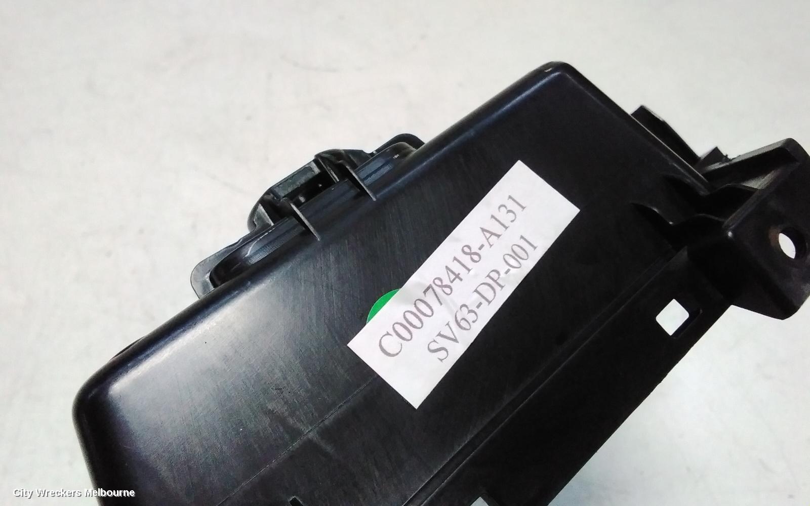 LDV DELIVER 9 PWR DR WIND SWITCH, RH FRONT (MASTER SWITCH), 07/2020 ONWARDS