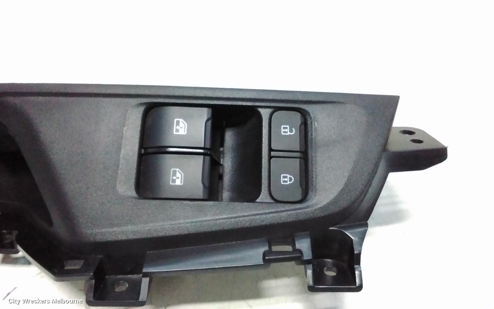 LDV DELIVER 9 PWR DR WIND SWITCH, RH FRONT (MASTER SWITCH), 07/2020 ONWARDS