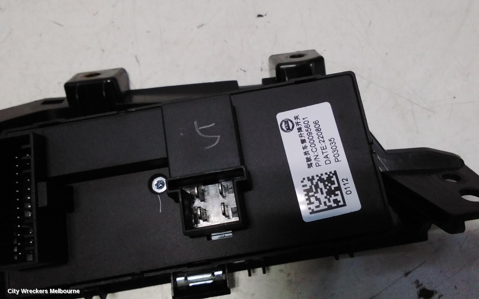 LDV DELIVER 9 PWR DR WIND SWITCH, RH FRONT (MASTER SWITCH), 07/2020 ONWARDS