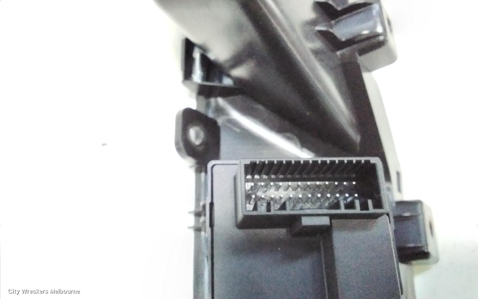 LDV DELIVER 9 PWR DR WIND SWITCH, RH FRONT (MASTER SWITCH), 07/2020 ONWARDS