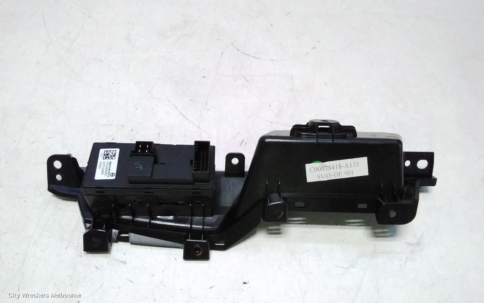LDV DELIVER 9 PWR DR WIND SWITCH, RH FRONT (MASTER SWITCH), 07/2020 ONWARDS